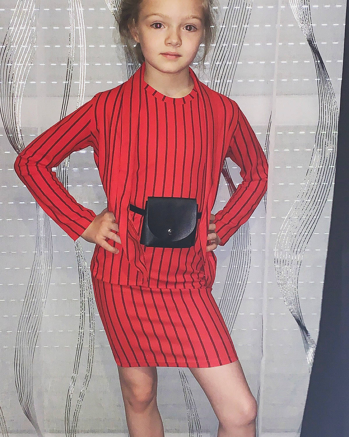 Shayna a rejoint le concours — aidez-le/la à gagner de superbes lots ! bag, collar, cool, denim, dress, dress_shirt, fashion_design, fashion_model, hairstyle, joint, neck, outerwear, person, shoulder, sleeve, style, tartan, textile, thigh, waist