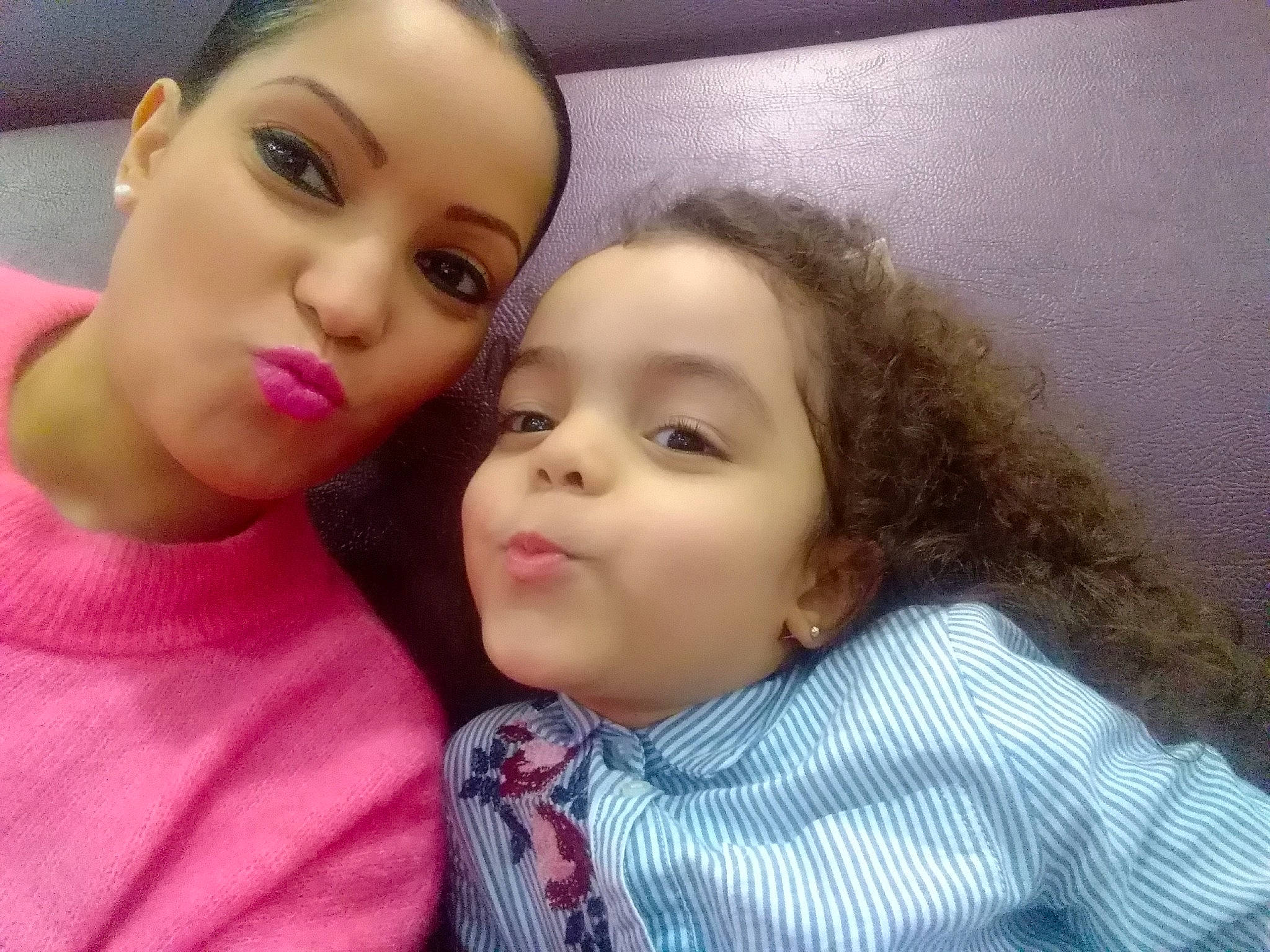 Djena a rejoint le concours — aidez-le/la à gagner de superbes lots ! cheek, child, daughter, eye, eyebrow, face, forehead, friendship, hair, happy, head, lip, mother, nose, person, photography, selfie, sibling, skin, smile