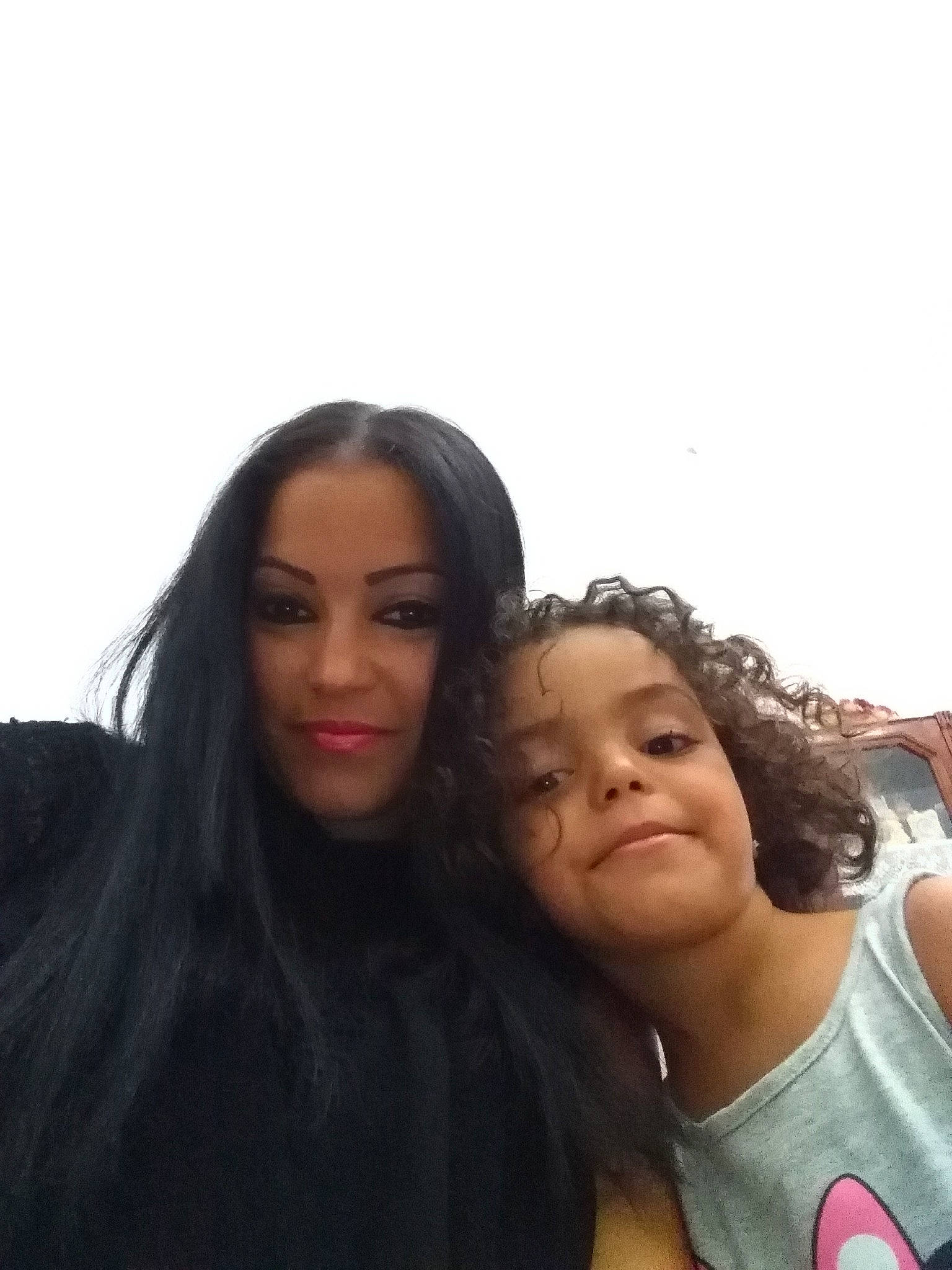 Djena a rejoint le concours — aidez-le/la à gagner de superbes lots ! black_hair, friendship, fun, hair, hairstyle, lip, long_hair, nose, person, photography, selfie, smile