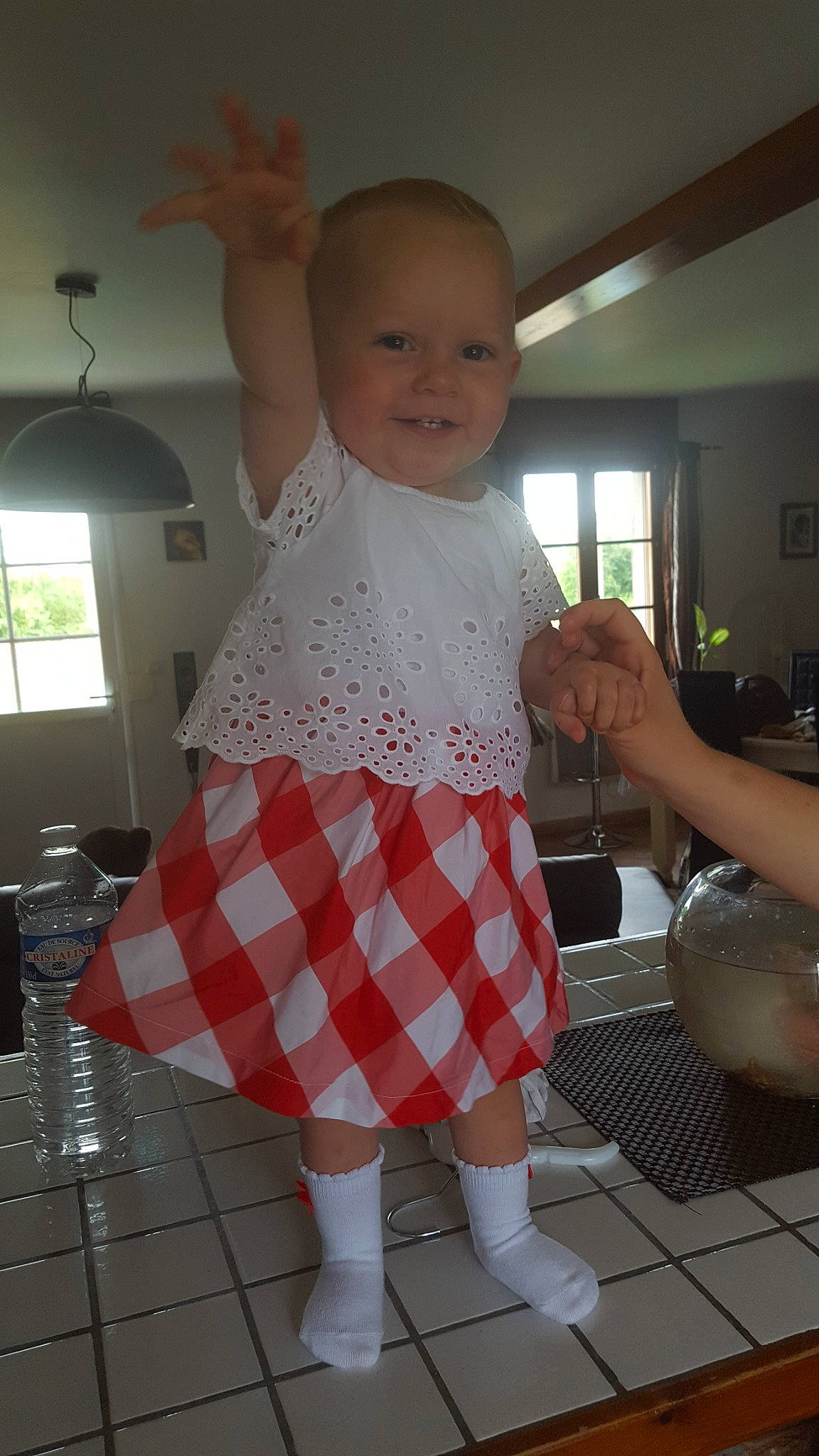 Lola a rejoint le concours — aidez-le/la à gagner de superbes lots ! baby_toddler_clothing, child, design, joy, pattern, person, standing, toddler