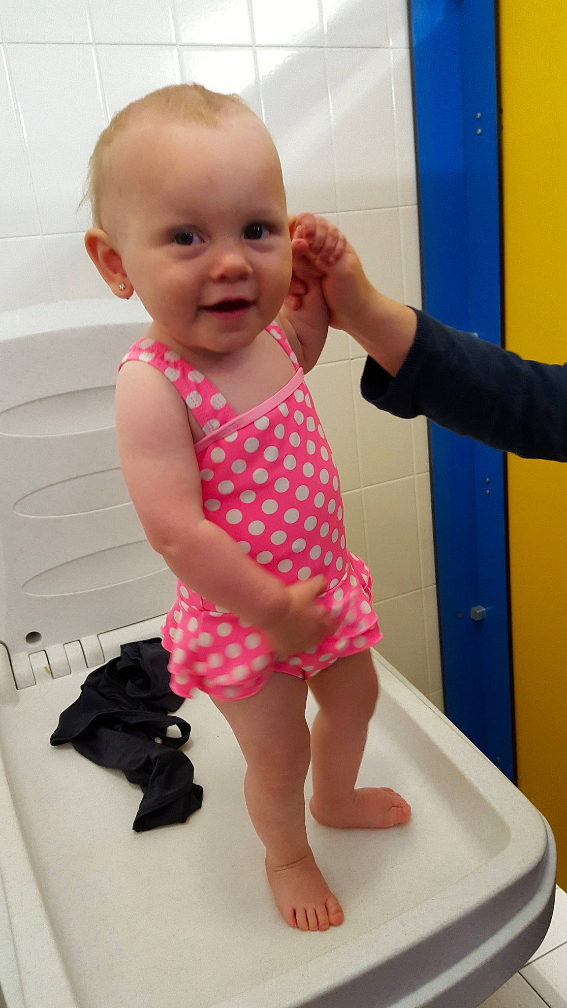 Lola participe au concours pour gagner de l'argent avec cette photo : baby, baby_toddler_clothing, child, design, pattern, person, polka_dot, potty_training, skin, toddler