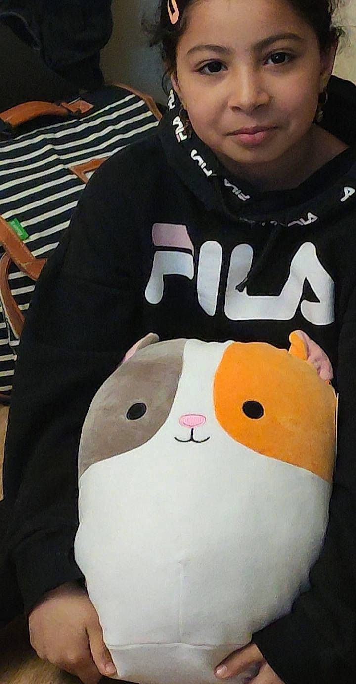 Alia participe au concours pour gagner de l'argent avec cette photo : chair, child, cool, costume, event, eyewear, flightless_bird, font, fun, jersey, joy, livestock, logo, moustache, person, personal_protective_equipment, selfie, sleeve, sportswear, stuffed_toy