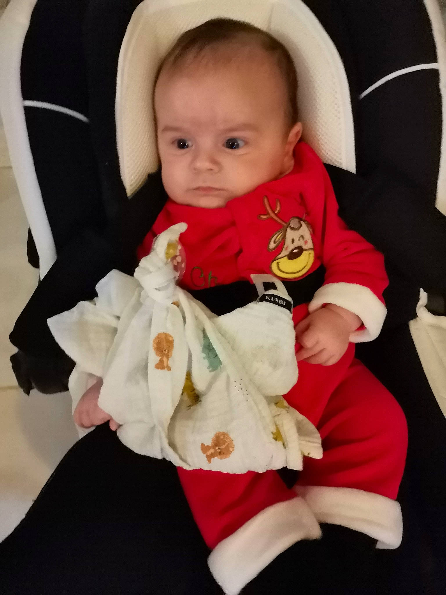 Ilhan a rejoint le concours — aidez-le/la à gagner de superbes lots ! baby, baby_products, baby_toddler_clothing, cheek, child, comfort, person, sock, toddler