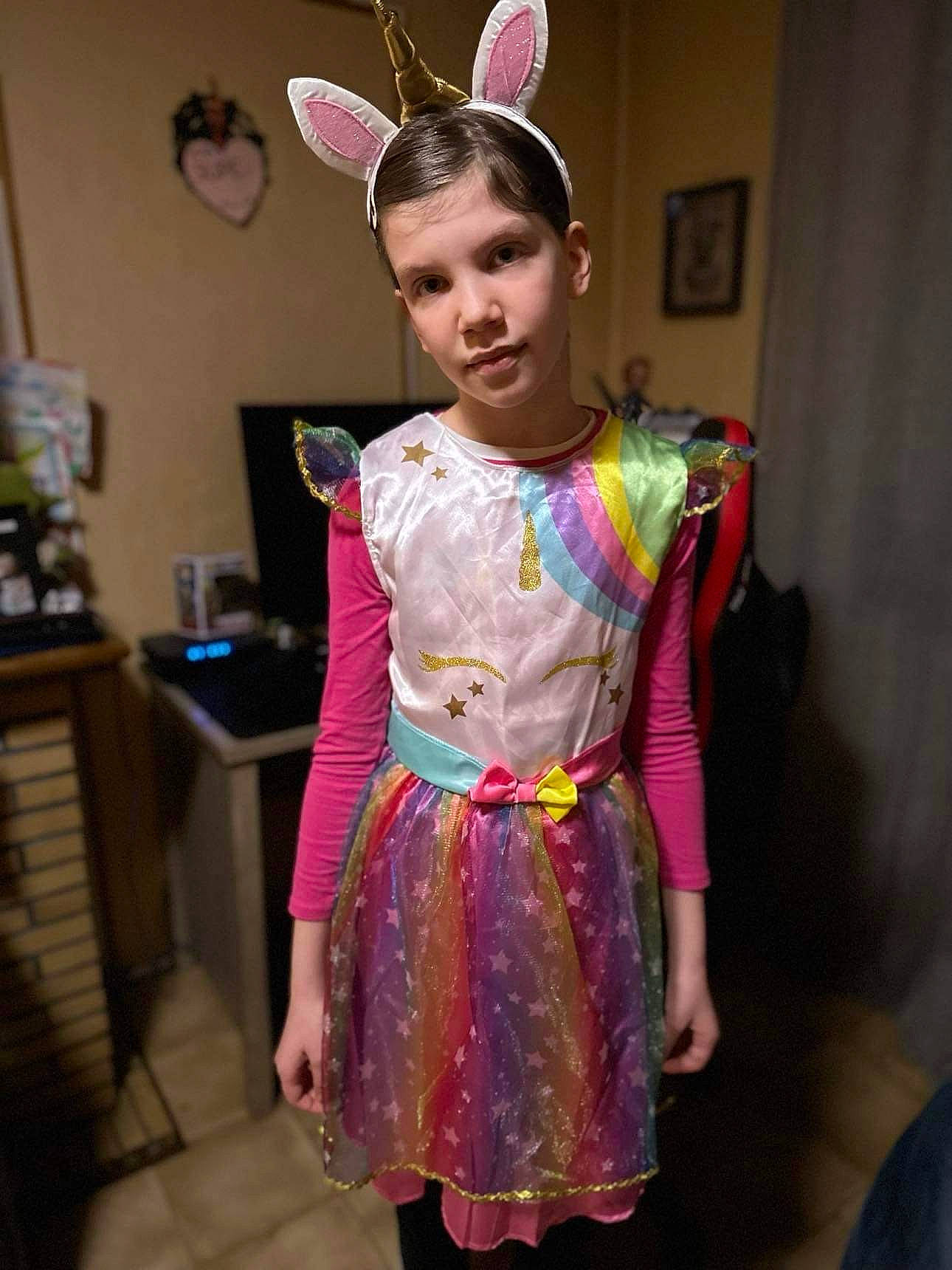 Sheila participe au concours pour gagner de l'argent avec cette photo : baby_toddler_clothing, day_dress, dress, event, fashion_design, fun, hair, happy, head, headband, headpiece, jewellery, magenta, neck, necklace, one_piece_garment, person, pink, purple, sleeve