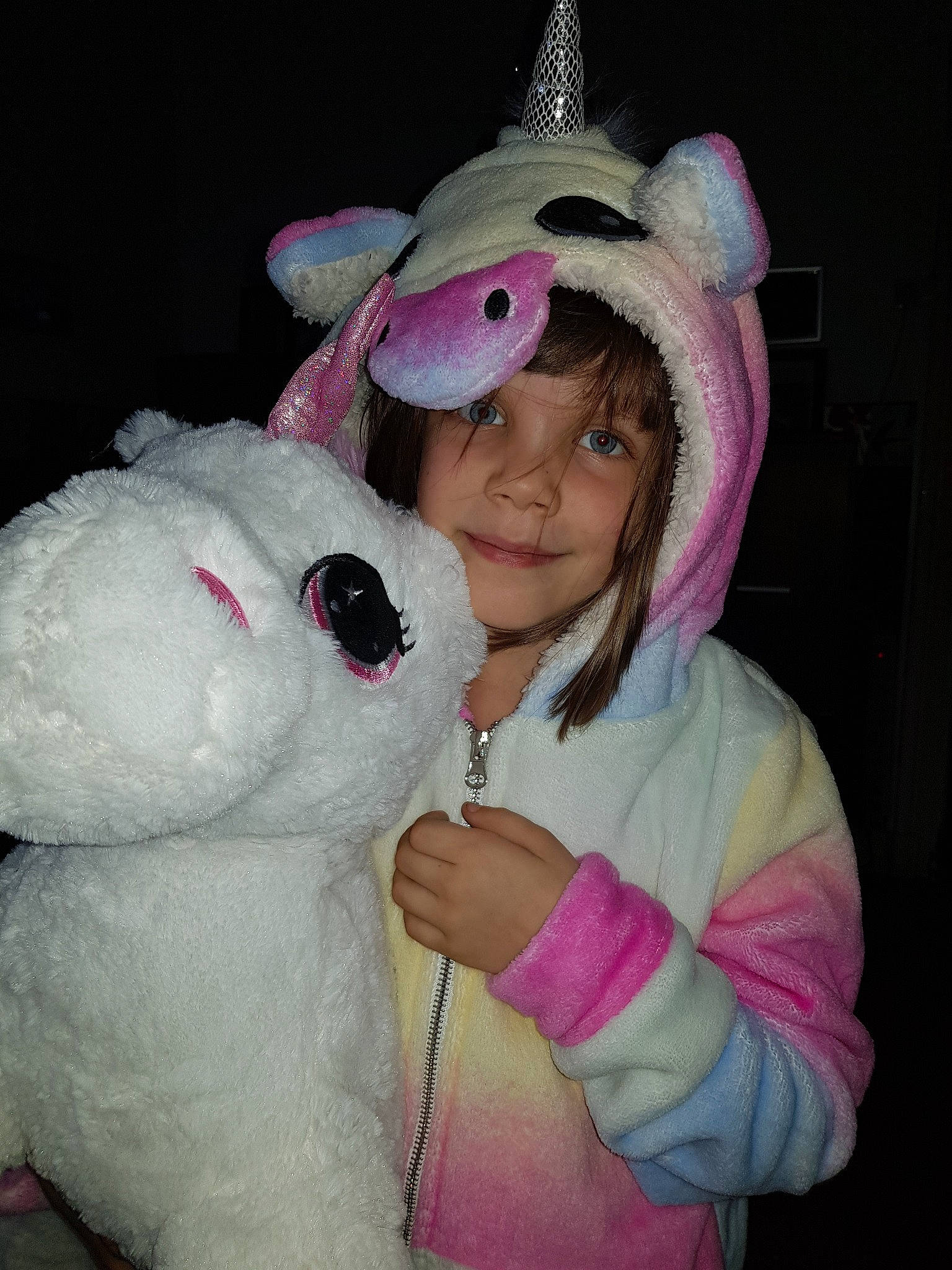 Sheila participe au concours pour gagner de l'argent avec cette photo : fictional_character, headwear, joy, person, pink, plush, stuffed_toy, teddy_bear, textile, toy, unicorn