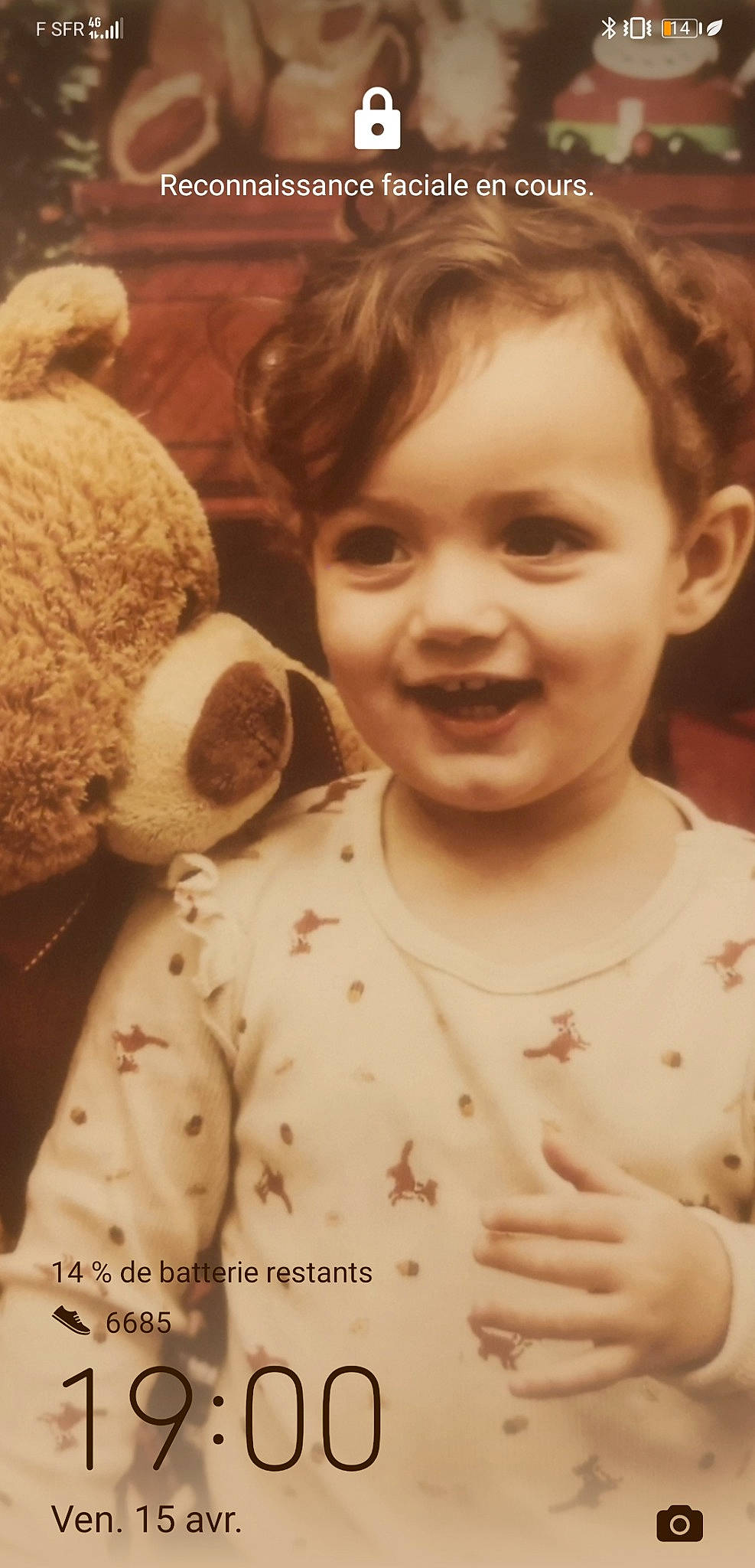 Tessa a rejoint le concours — aidez-le/la à gagner de superbes lots ! baby, cheek, eye, face, gesture, hairstyle, happy, head, human, joy, lip, nose, organ, people, person, skin, sleeve, smile, standing, teddy_bear