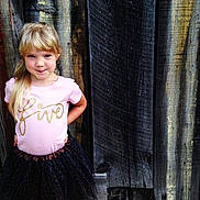 Nelly is registered to the contest to win money with this photo: