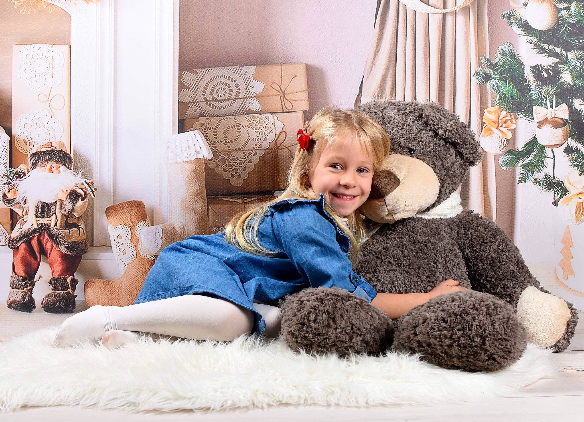 Charlotte a rejoint le concours — aidez-le/la à gagner de superbes lots ! comfort, couch, event, fashion, flooring, fun, fur, happy, hat, house, human_leg, interior_design, joy, lamp, living_room, person, picture_frame, smile, textile, thigh