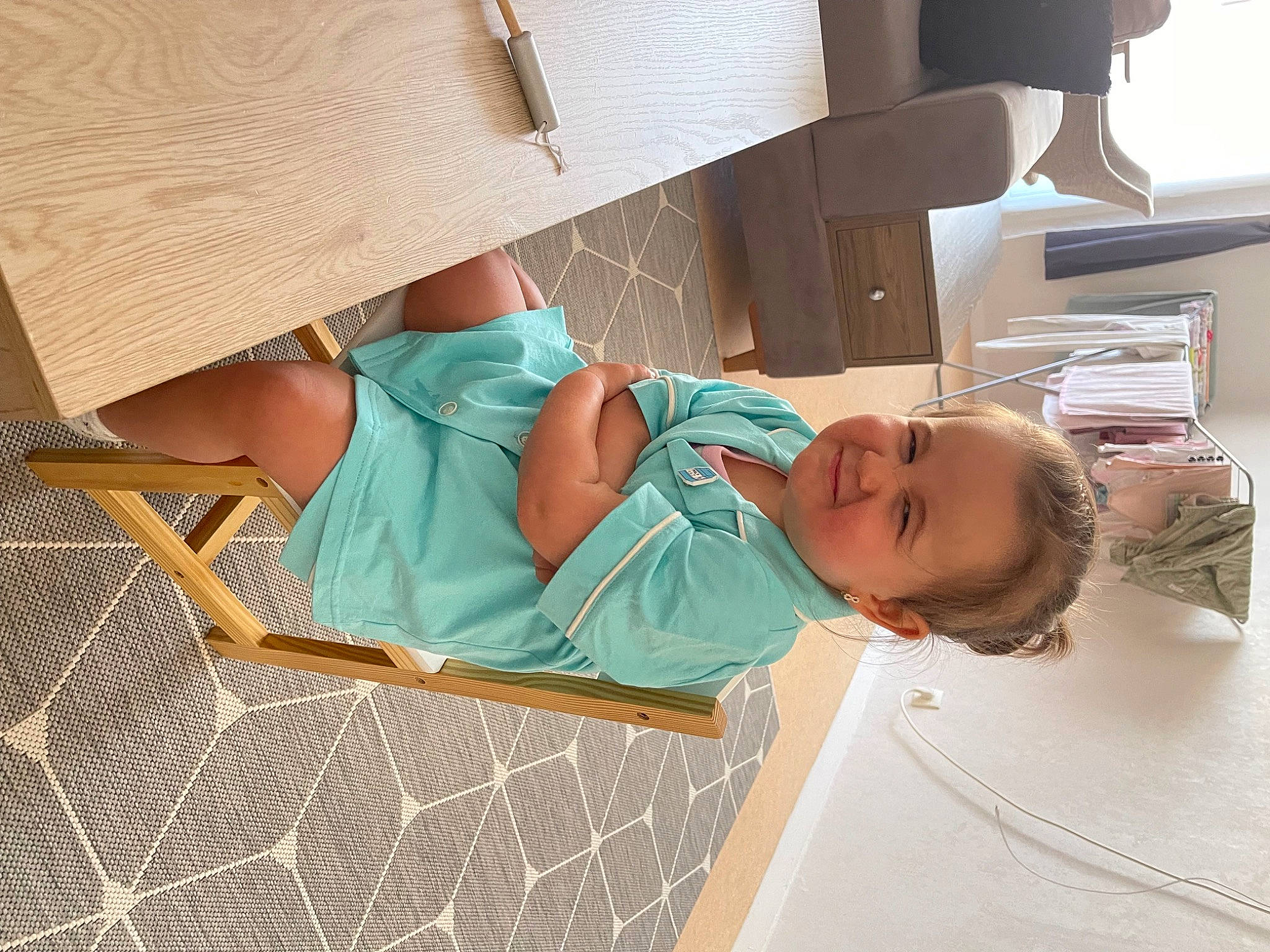 Ela participe au concours pour gagner de l'argent avec cette photo : baby, baby_products, baby_toddler_clothing, chair, child, comfort, drawer, fashion_accessory, hat, human_body, joy, leisure, linens, outdoor_furniture, pattern, person, room, sitting, smile, toddler