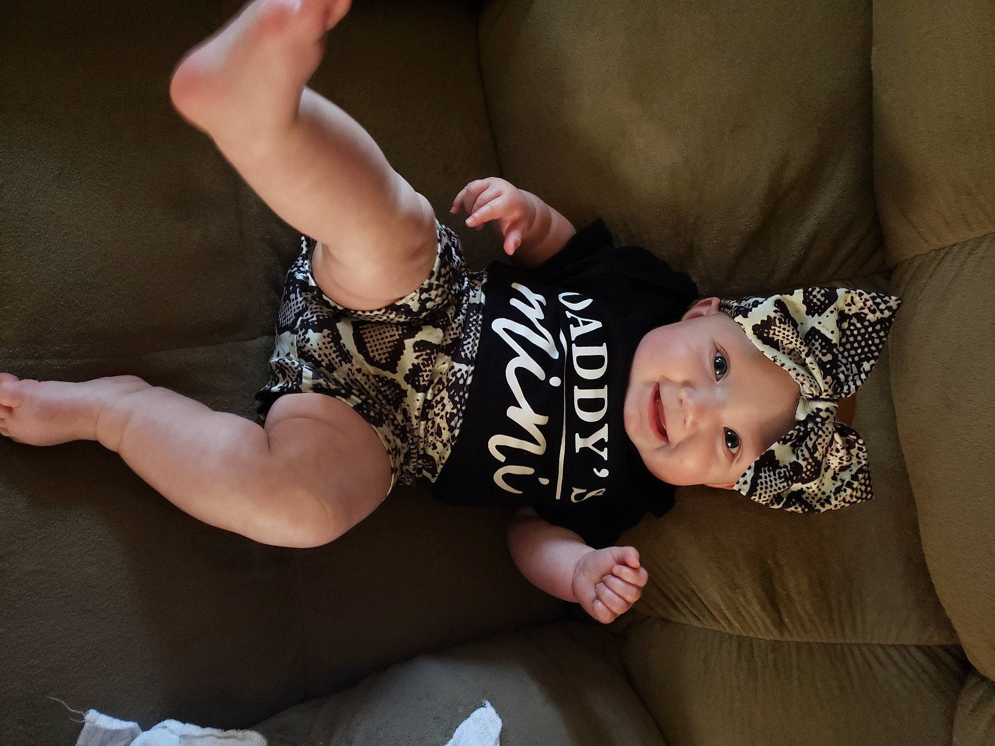 Esmeralda is registered to the contest to win money with this photo: abdomen, barefoot, child, comfort, elbow, finger, flash_photography, happy, headwear, human_body, joint, knee, leg, neck, person, skin, sleeve, thigh, trunk, waist