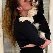 Sissy a rejoint le concours — aidez-le/la à gagner de superbes lots ! woman, dog, pet, affection, black_clothing, polka_dot_tights, long_hair, indoor, holding, kiss, tricolor_dog, companion, portrait, cute, love, animal, friendship, casual, home, happy
