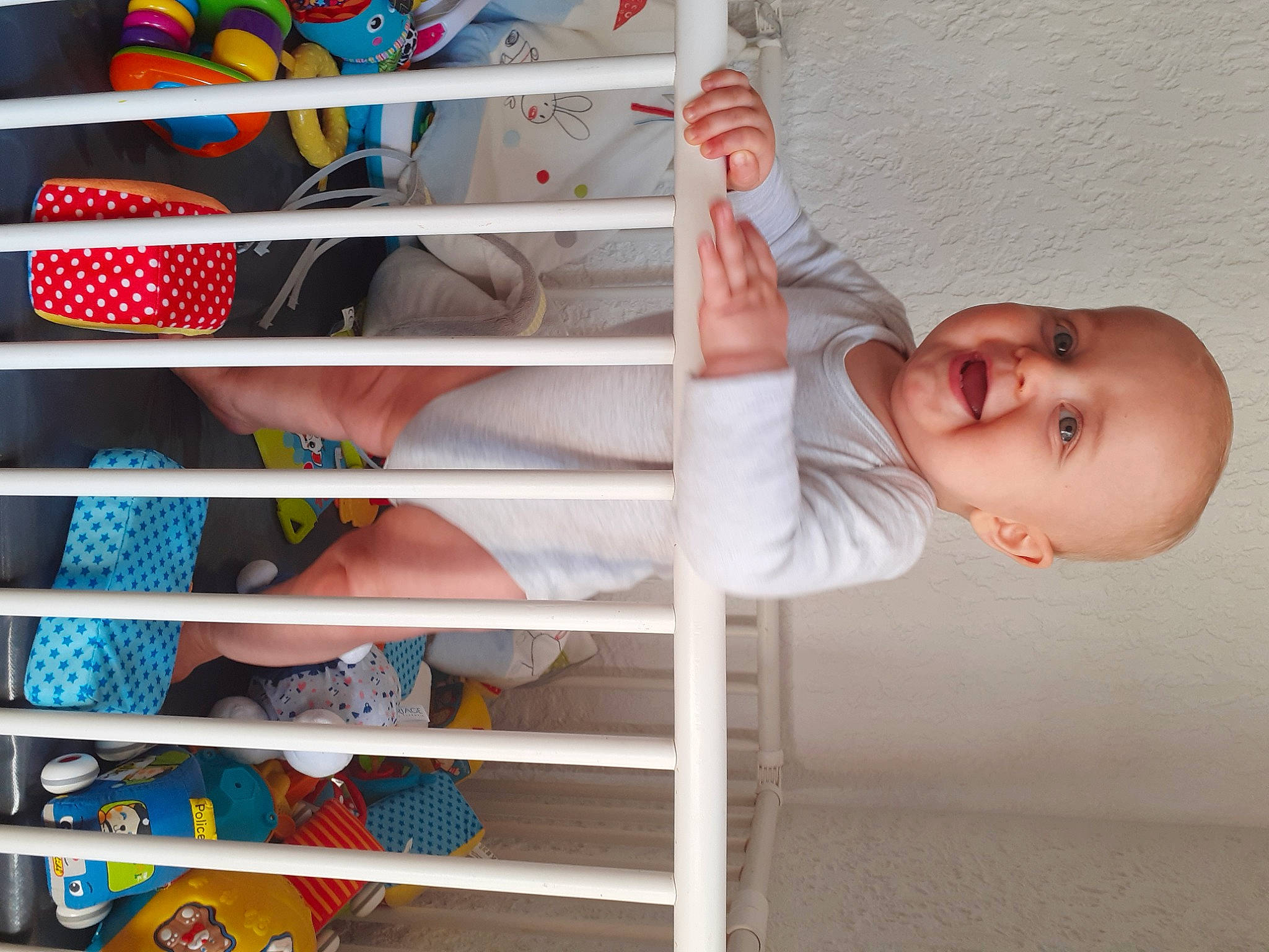 Emilien a rejoint le concours — aidez-le/la à gagner de superbes lots ! baby, child, furniture, nursery, person, play, product, room, shelf, shelving, toddler, toy