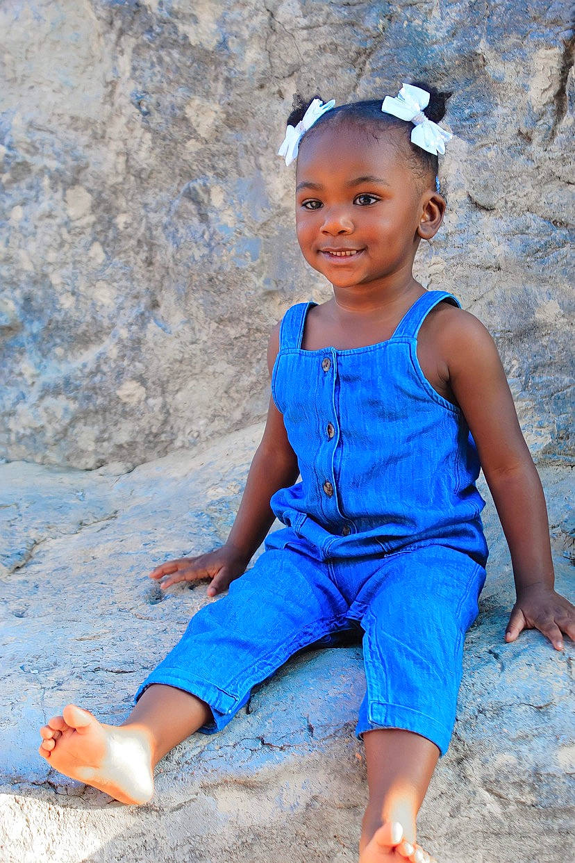 Kimberly is registered to the contest to win money with this photo: azure, baby_toddler_clothing, barefoot, blue, child, electric_blue, eye, face, fun, happy, human_leg, joy, leg, leisure, people_in_nature, person, sitting, skin, smile, standing