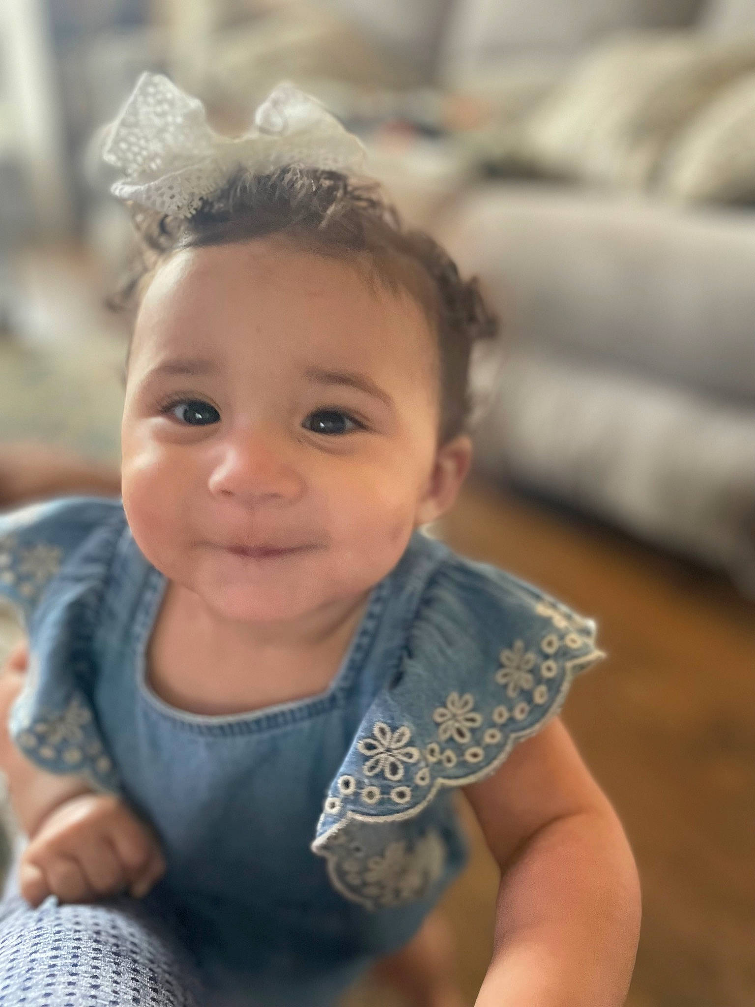 Gemma is registered to the contest to win money with this photo: arm, baby, baby_toddler_clothing, child, eye, fashion_accessory, flash_photography, fun, grass, happy, head, headband, headpiece, iris, joy, leisure, lip, person, skin, smile