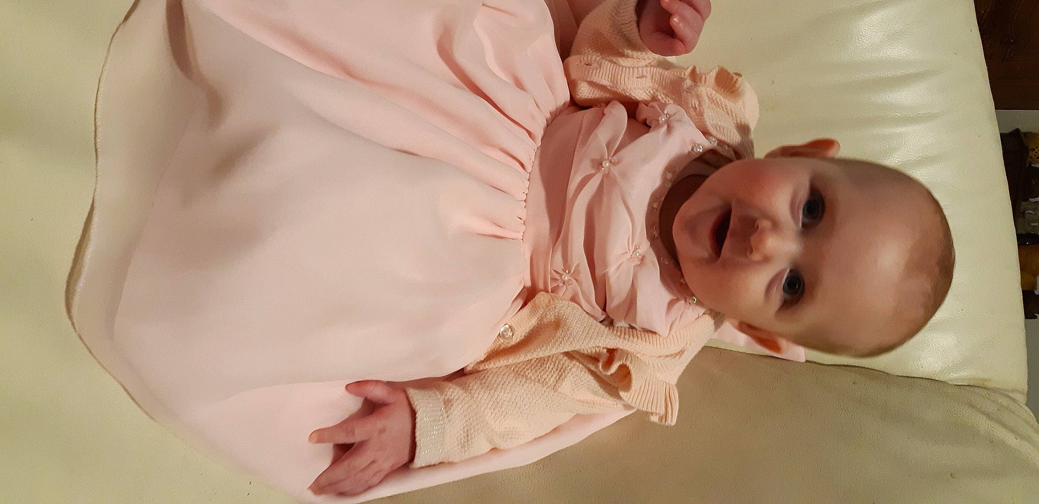 Andréa Rose participe au concours pour gagner de l'argent avec cette photo : arm, baby, baby_toddler_clothing, cheek, comfort, ear, eye, eyebrow, face, finger, gesture, hair, head, human_body, iris, lip, nose, person, skin, sleeve