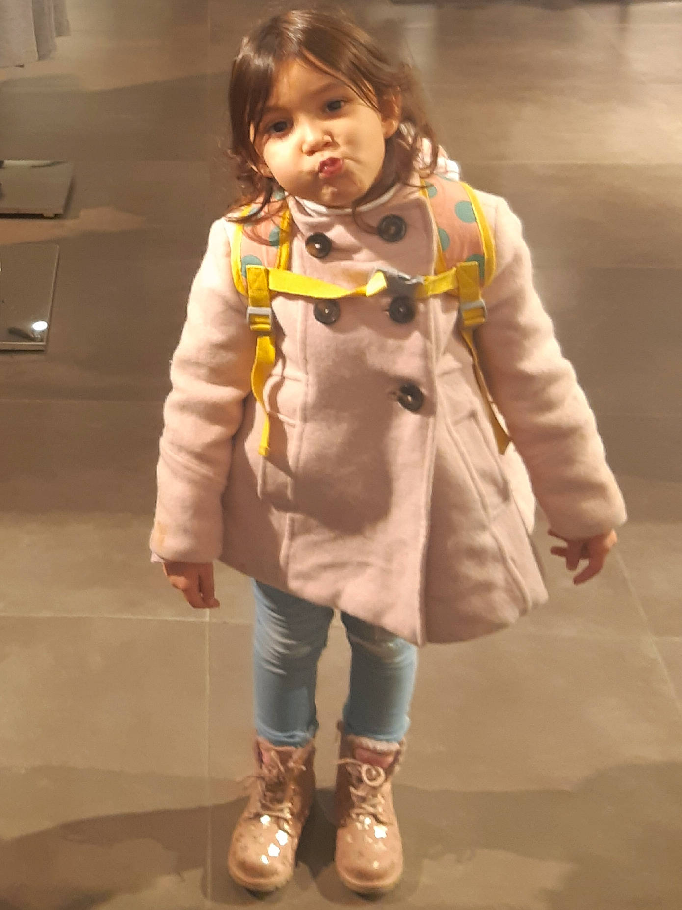 Catalya participe au concours pour gagner de l'argent avec cette photo : baby_toddler_clothing, boot, fashion, fashion_design, fur, knee, knee_high_boot, natural_material, outerwear, person, riding_boot, sleeve, street_fashion, textile, woolen