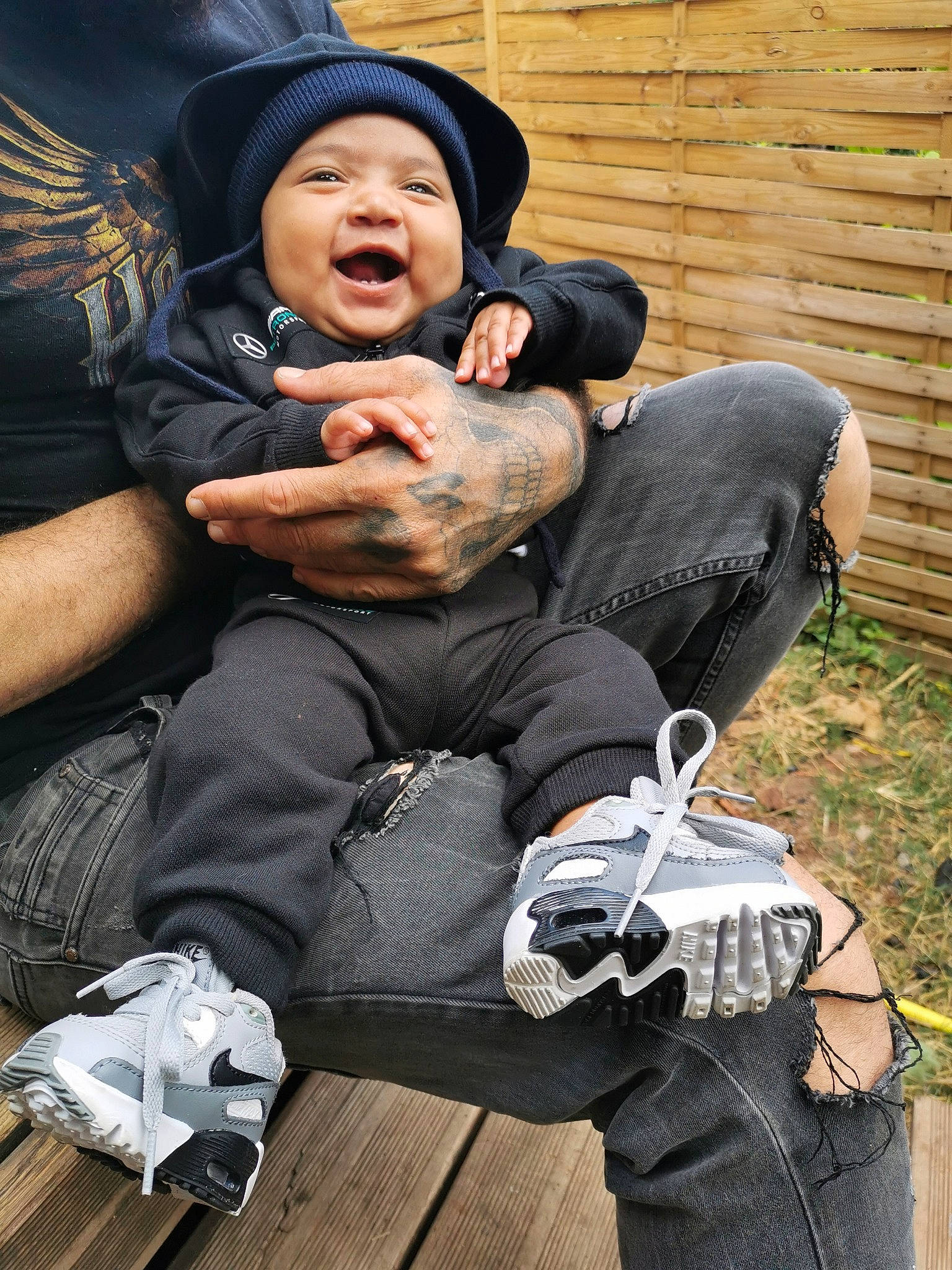 Yowen participe au concours pour gagner de l'argent avec cette photo : child, cool, fun, happy, headwear, person, photography, sitting, smile