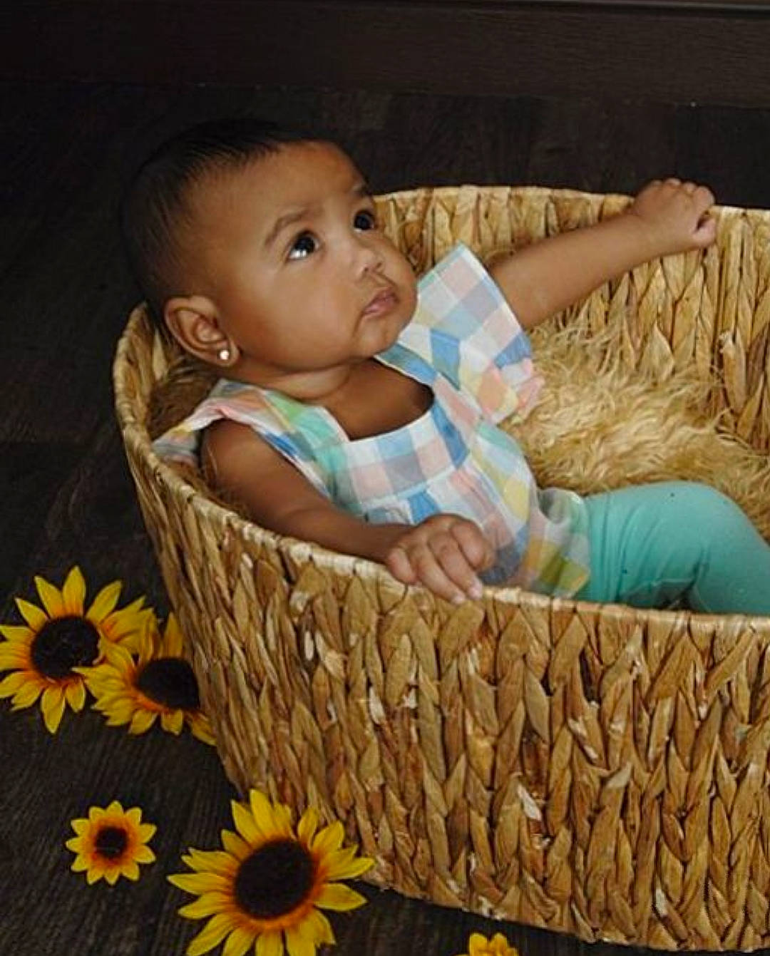 Cleigha is registered to the contest to win money with this photo: baby, baby_products, baby_toddler_clothing, basket, child, happy, person, plant, product, toddler, wicker