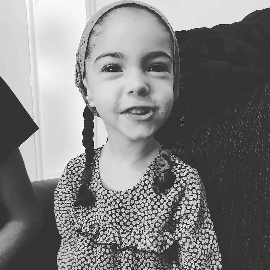 Katalhéya participe au concours pour gagner de l'argent avec cette photo : child, eyebrow, eyelash, iris, lip, mouth, nose, person, polka_dot, portrait, portrait_photography, style, tooth