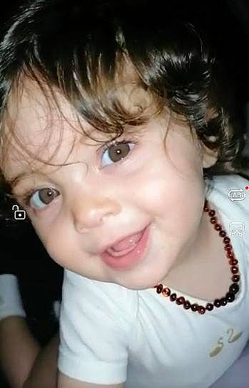 Djena participe au concours pour gagner de l'argent avec cette photo : cheek, ear, eye, eyebrow, eyelash, flash_photography, forehead, gesture, hair, happy, human_body, iris, jaw, lip, mouth, neck, nose, person, skin, sleeve