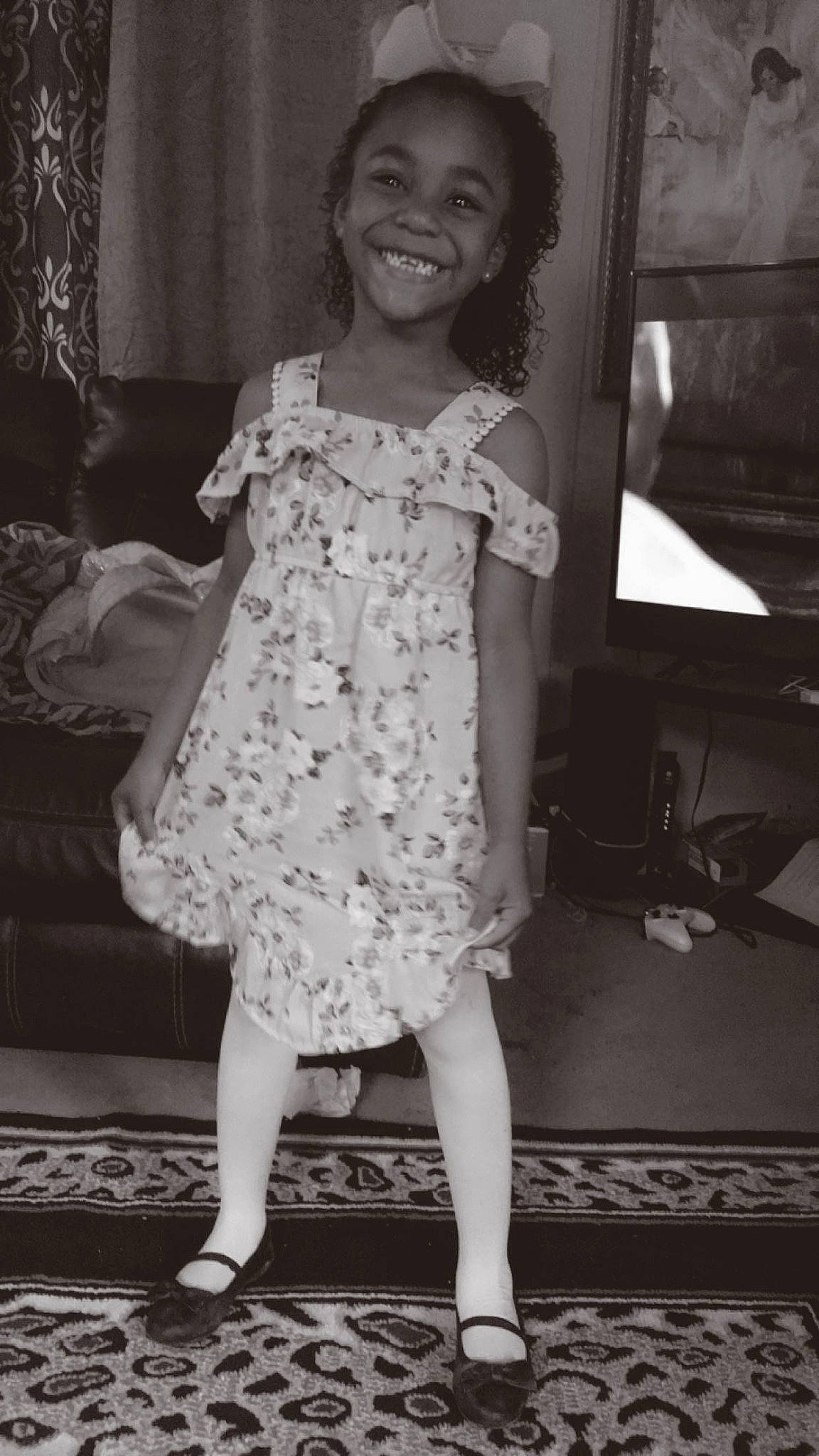 Sole is registered to the contest to win money with this photo: black_and_white, child, child_model, dress, fun, joy, leg, monochrome, monochrome_photography, person, photograph, photography, retro_style, shoe, smile, snapshot, standing, style, toddler, vintage_clothing