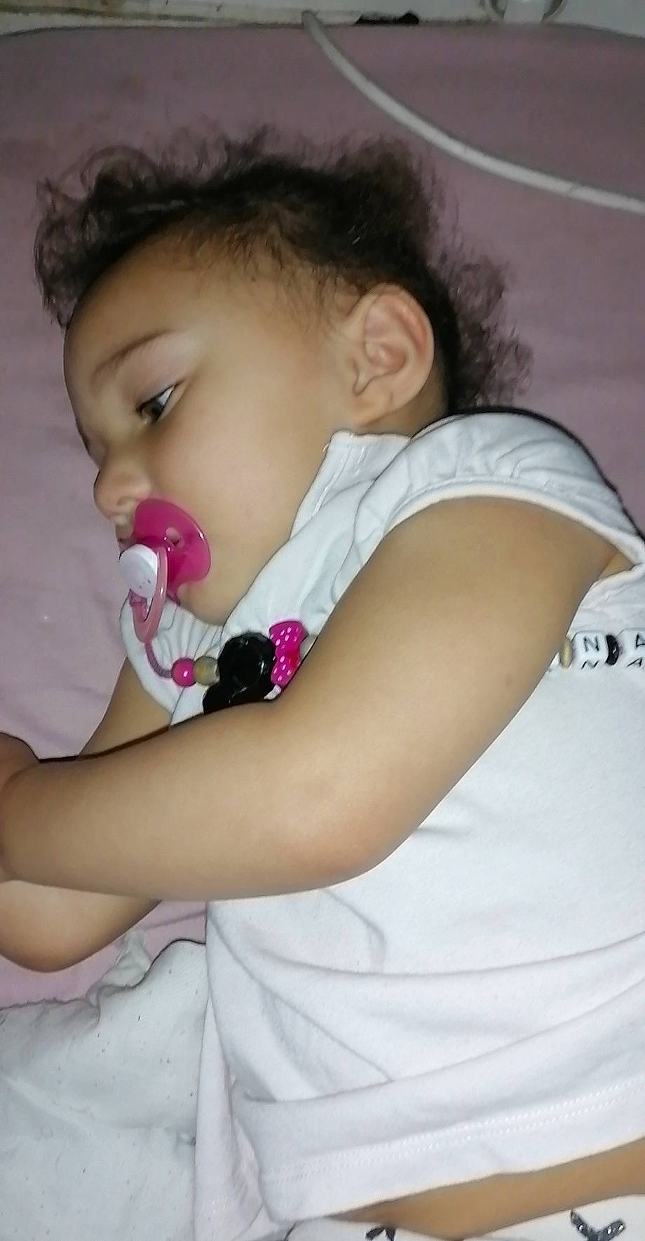 Sheyana a rejoint le concours — aidez-le/la à gagner de superbes lots ! arm, baby, cheek, child, chin, ear, face, lip, mouth, neck, nose, person, pink, skin, sleep, toddler