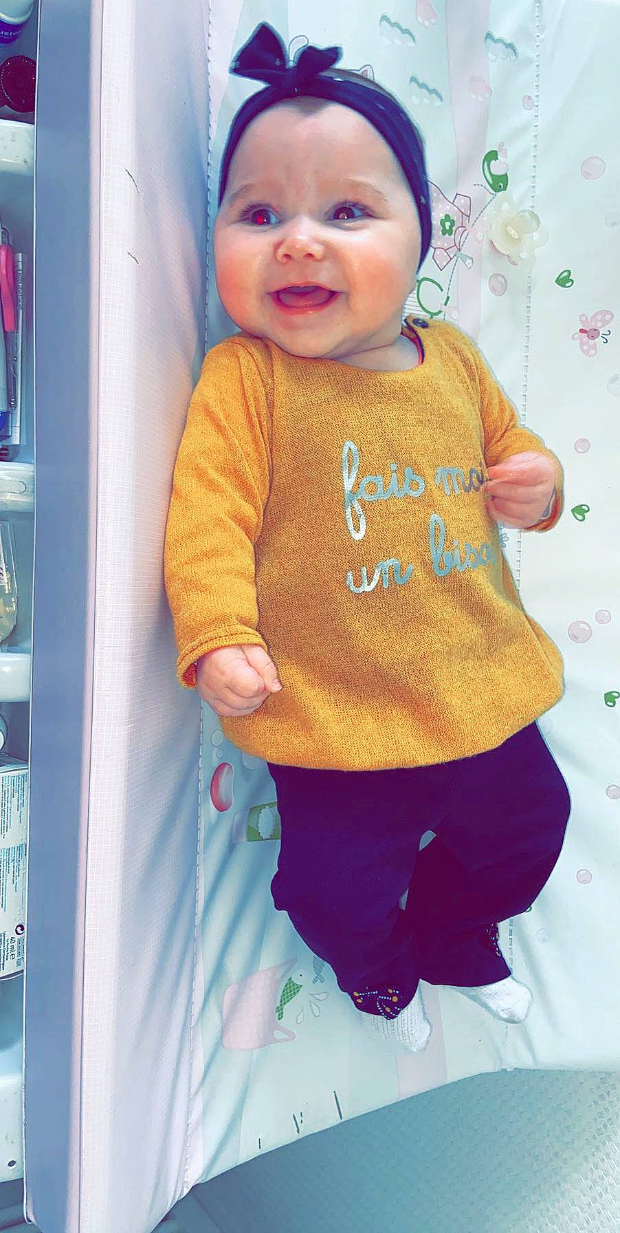 Neyla participe au concours pour gagner de l'argent avec cette photo : baby, baby_toddler_clothing, cheek, child, cool, face, facial_expression, happy, head, headwear, lip, nose, person, pink, skin, sleeve, smile, t_shirt, toddler