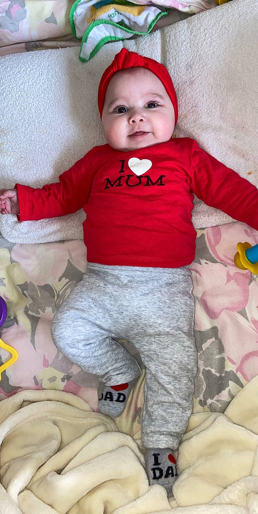 Neyla participe au concours pour gagner de l'argent avec cette photo : baby, baby_products, baby_toddler_clothing, child, fictional_character, headwear, pajamas, person, pink, red, sleeve, smile, toddler