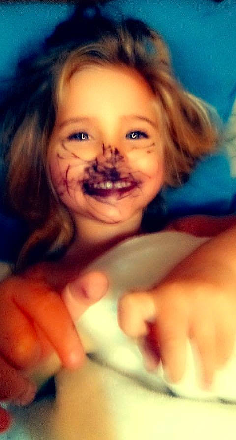 Dalylah is registered to the contest to win money with this photo: cheek, eye, eyebrow, eyelash, facial_expression, finger, flash_photography, fun, gesture, hand, happy, human, iris, jaw, joy, lip, mouth, nose, person, skin