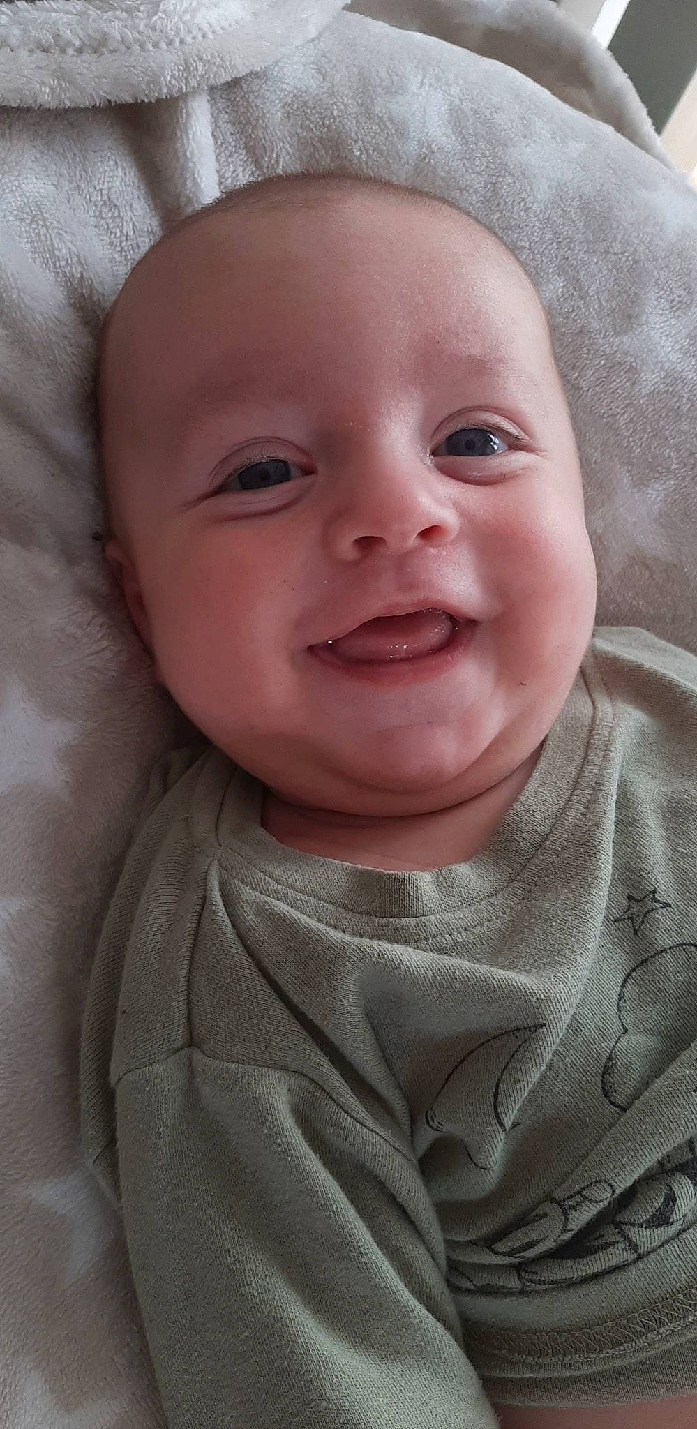 Mason participe au concours pour gagner de l'argent avec cette photo : baby, baby_toddler_clothing, cheek, child, comfort, eyelash, fun, grey, happy, iris, joy, laugh, linens, lip, nose, person, portrait_photography, skin, sleeve, smile