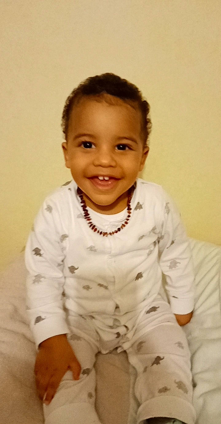 Isaiah a rejoint le concours — aidez-le/la à gagner de superbes lots ! baby, baby_toddler_clothing, cheek, chin, collar, comfort, dress_shirt, face, facial_expression, happy, human_body, joy, neck, nose, outerwear, person, skin, sleeve, smile, standing