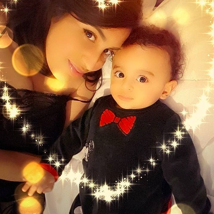 Ilyan a rejoint le concours — aidez-le/la à gagner de superbes lots ! black_hair, brown_hair, cheek, child, christmas, cool, doll, eye, face, friendship, happy, head, human, love, person, photography, plant, selfie, smile, toddler