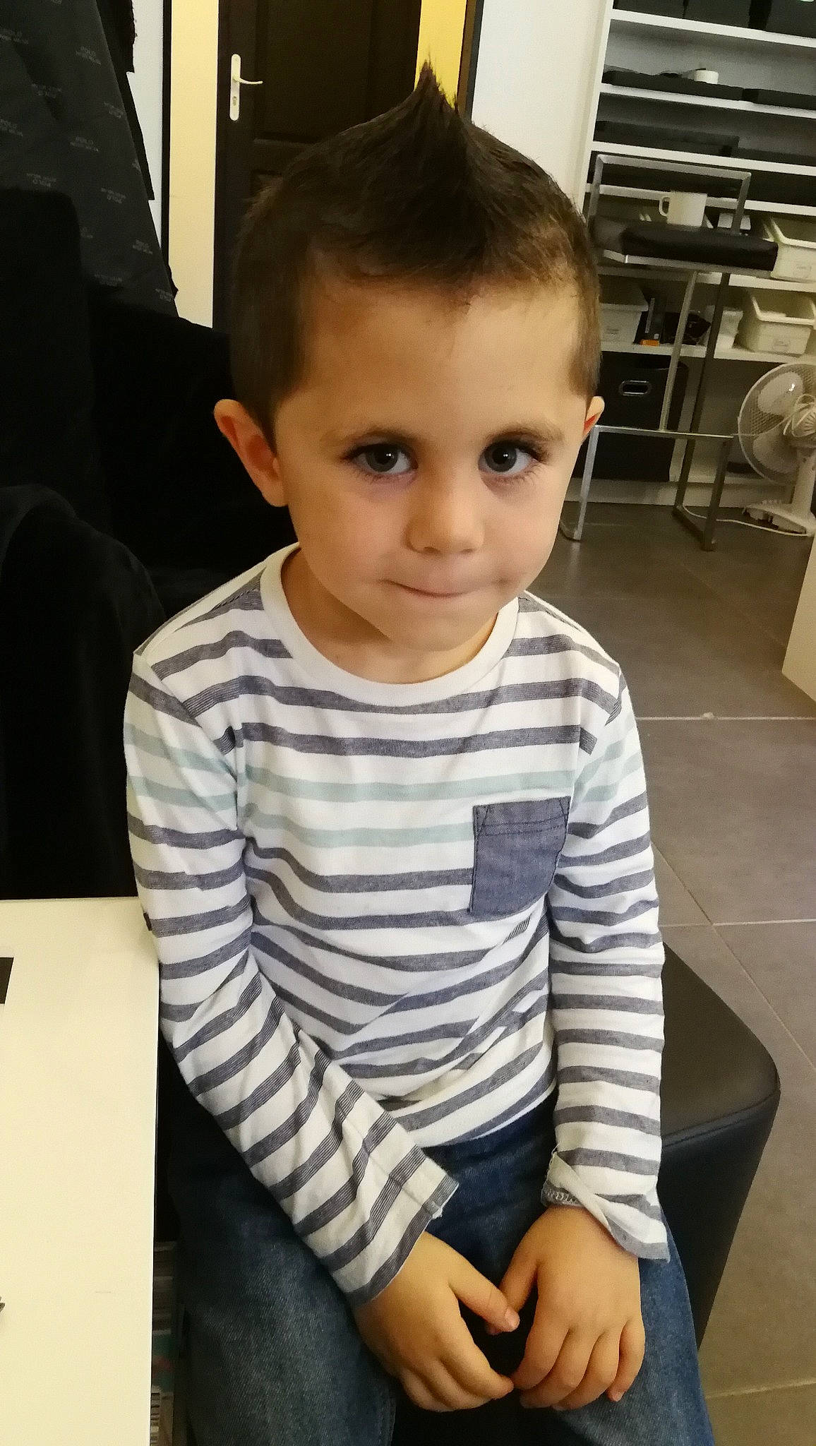 Lucas participe au concours pour gagner de l'argent avec cette photo : arm, boy, child, cool, day, girl, hair, hairstyle, person, product, sitting, skin, standing, toddler