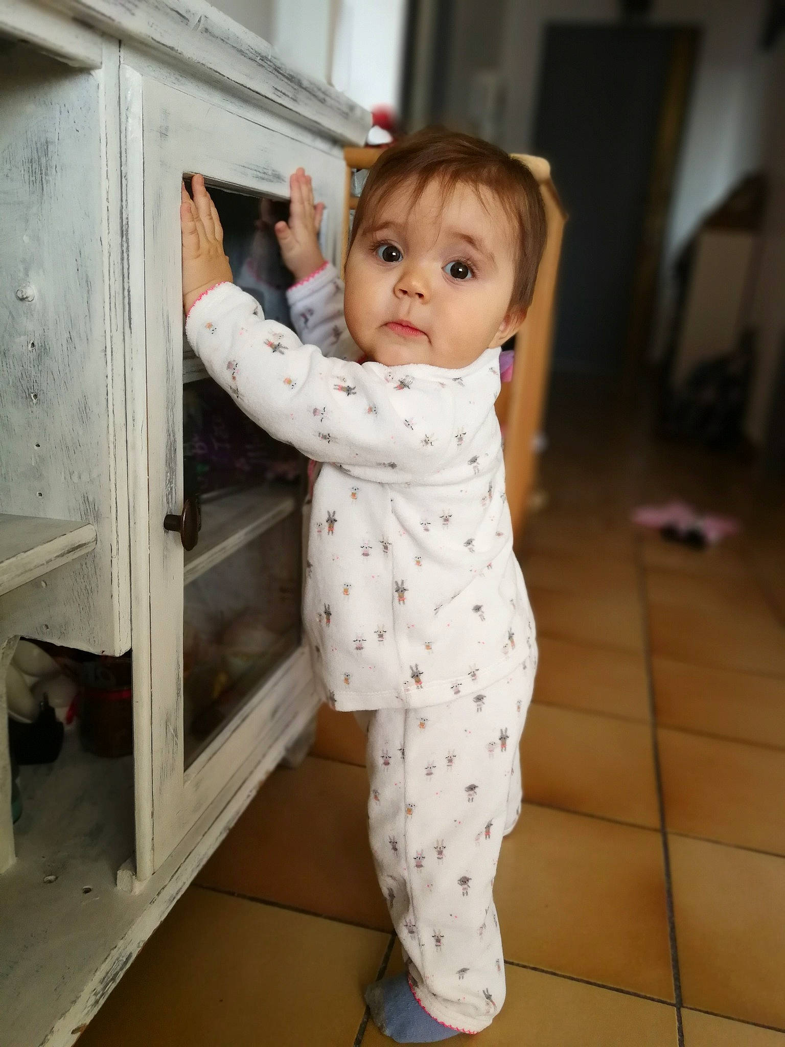 Léana participe au concours pour gagner de l'argent avec cette photo : arm, child, child_model, day, girl, infant, joint, outerwear, pattern, person, product, shoulder, skin, standing, textile, toddler