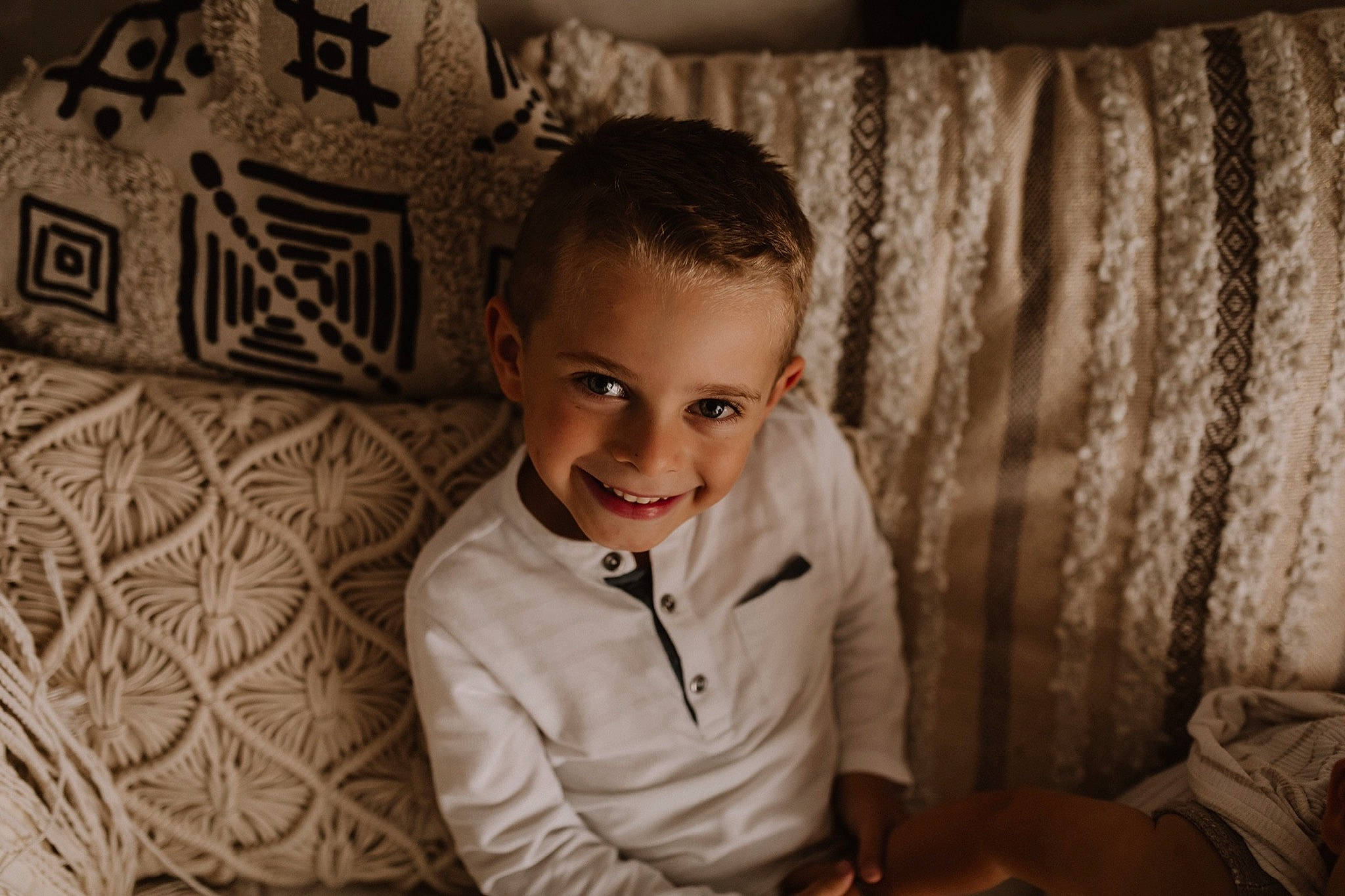 Ethan participe au concours pour gagner de l'argent avec cette photo : baby, baby_toddler_clothing, black, child, comfort, curtain, eye, facial_expression, flash_photography, floor, flooring, fun, happy, head, human, joy, monochrome, organ, person, smile