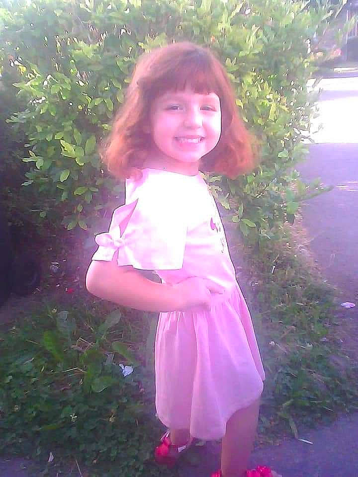 Silina a rejoint le concours — aidez-le/la à gagner de superbes lots ! child, dress, flower, fun, grass, joy, leaf, magenta, person, pink, plant, smile, summer, sunlight, toddler, tree