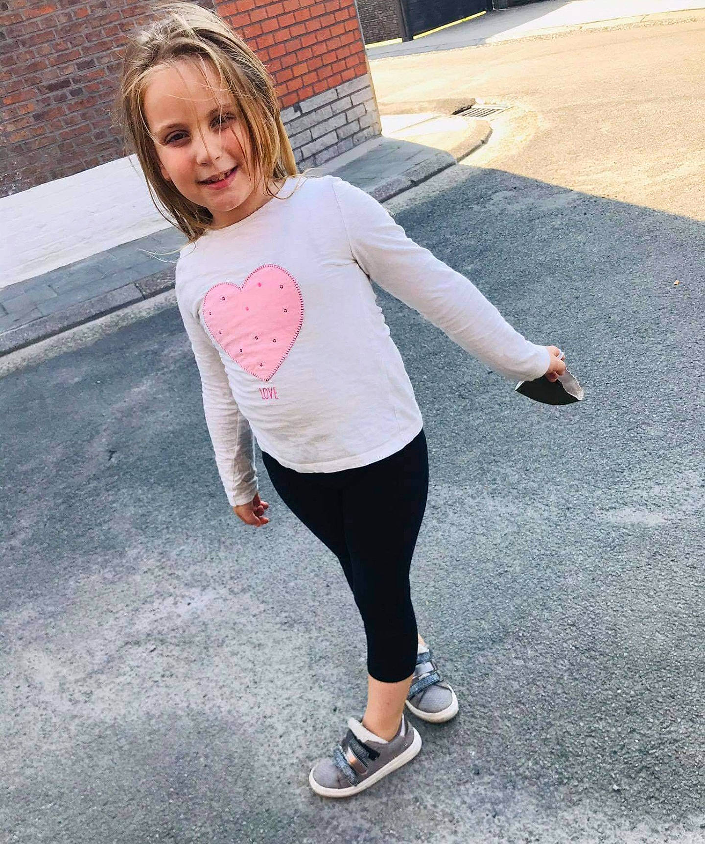 Irina a rejoint le concours — aidez-le/la à gagner de superbes lots ! active_pants, asphalt, brick, brickwork, clothing, driveway, joy, leggings, person, pink, road_surface, sidewalk, silver, skate_shoe, sneakers, street_fashion, style, sweatpant, tar, walking_shoe