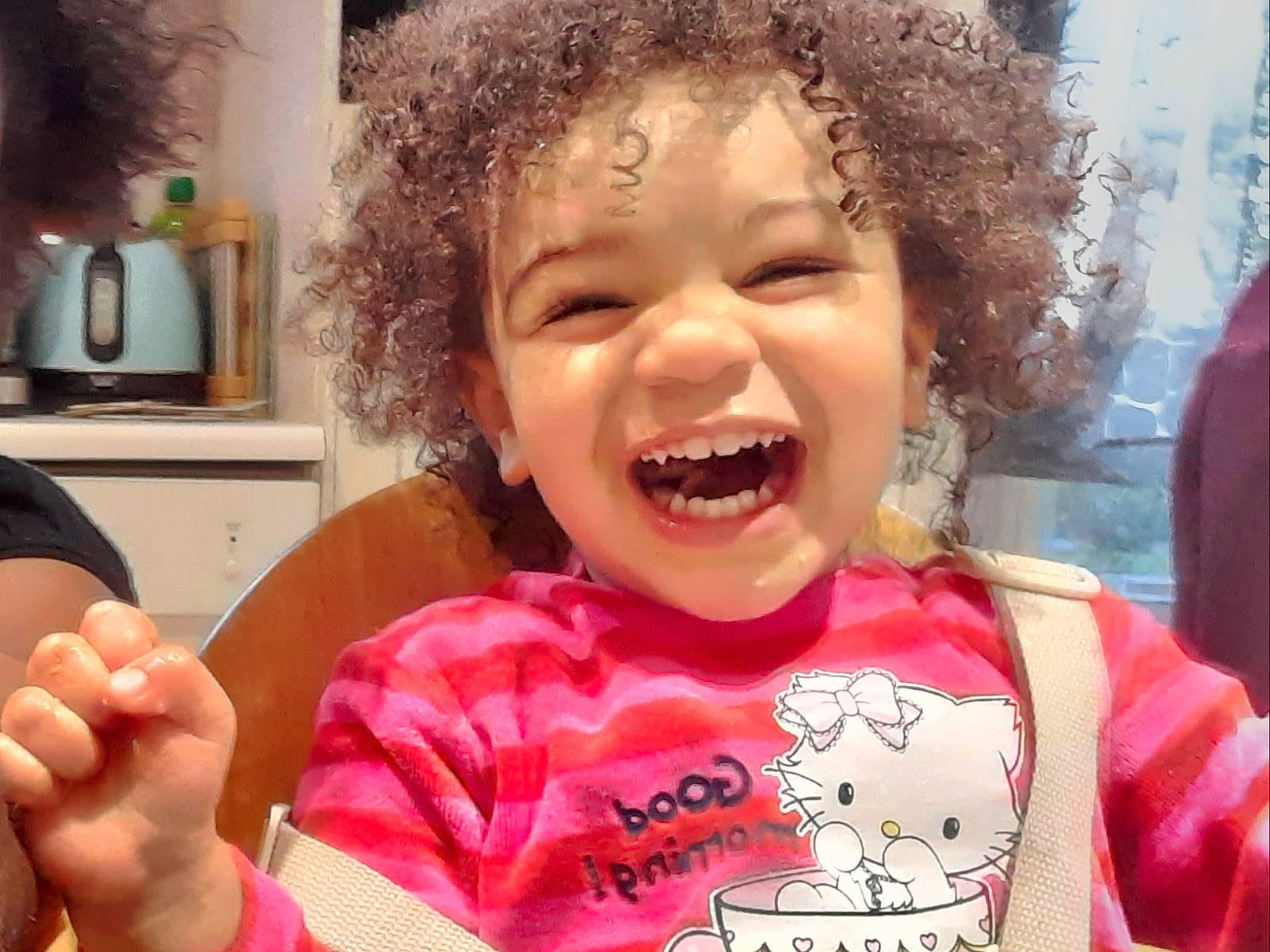 Nahia participe au concours pour gagner de l'argent avec cette photo : cheek, child, cool, eating, face, facial_expression, finger, fun, gesture, happy, head, human, laugh, lip, mouth, nose, organ, person, smile, toddler