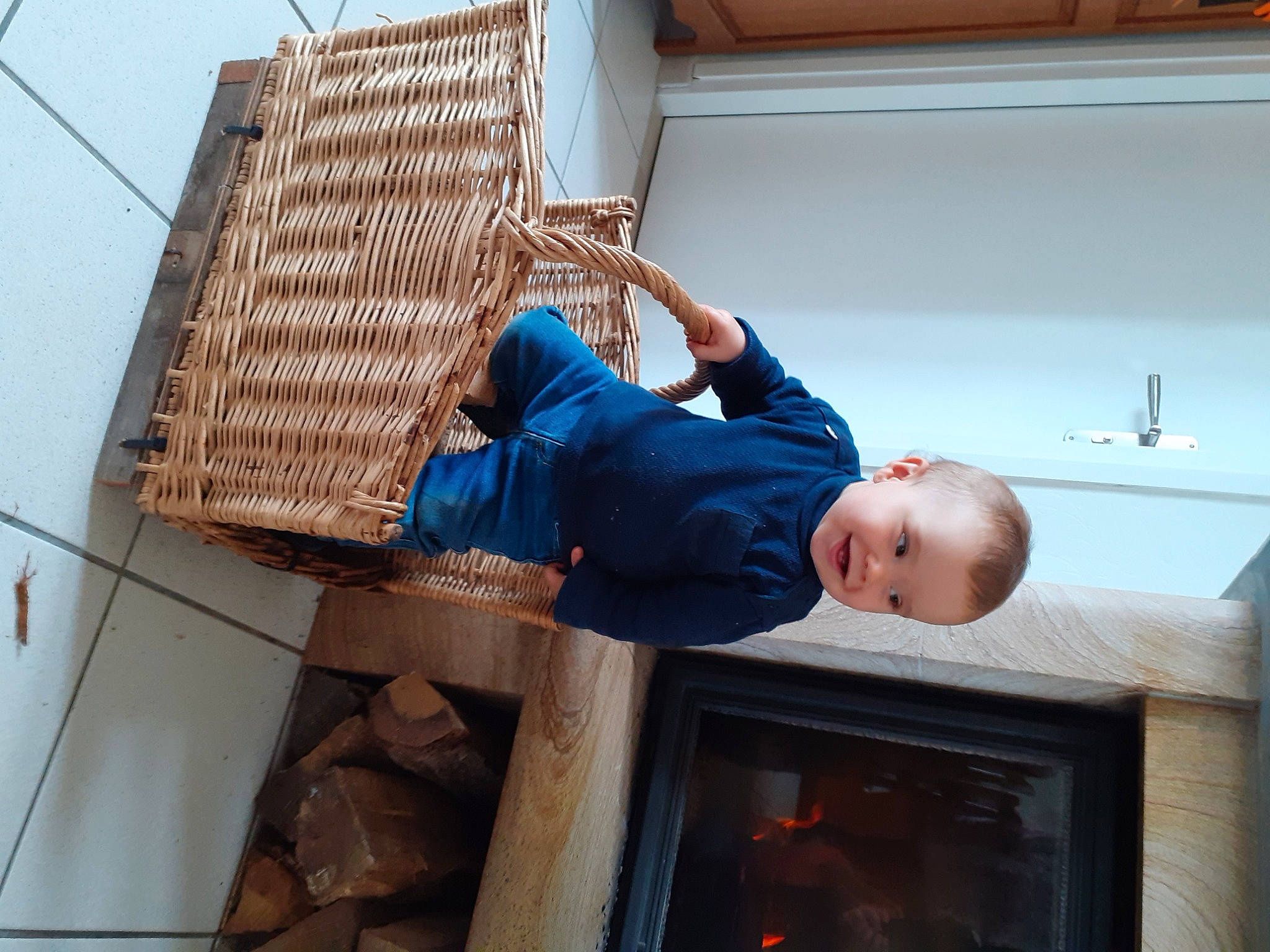 Mathéo a rejoint le concours — aidez-le/la à gagner de superbes lots ! joy, person, wood