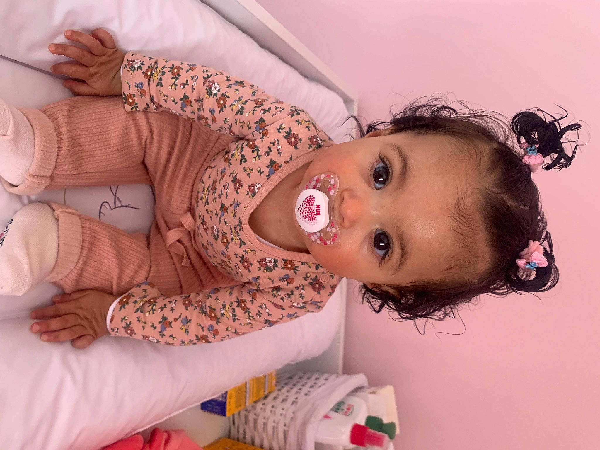 Yara participe au concours pour gagner de l'argent avec cette photo : baby, baby_toddler_clothing, cheek, comfort, dress, eye, eyelash, facial_expression, happy, head, human_body, iris, lip, mouth, neck, nose, organ, person, pink, skin