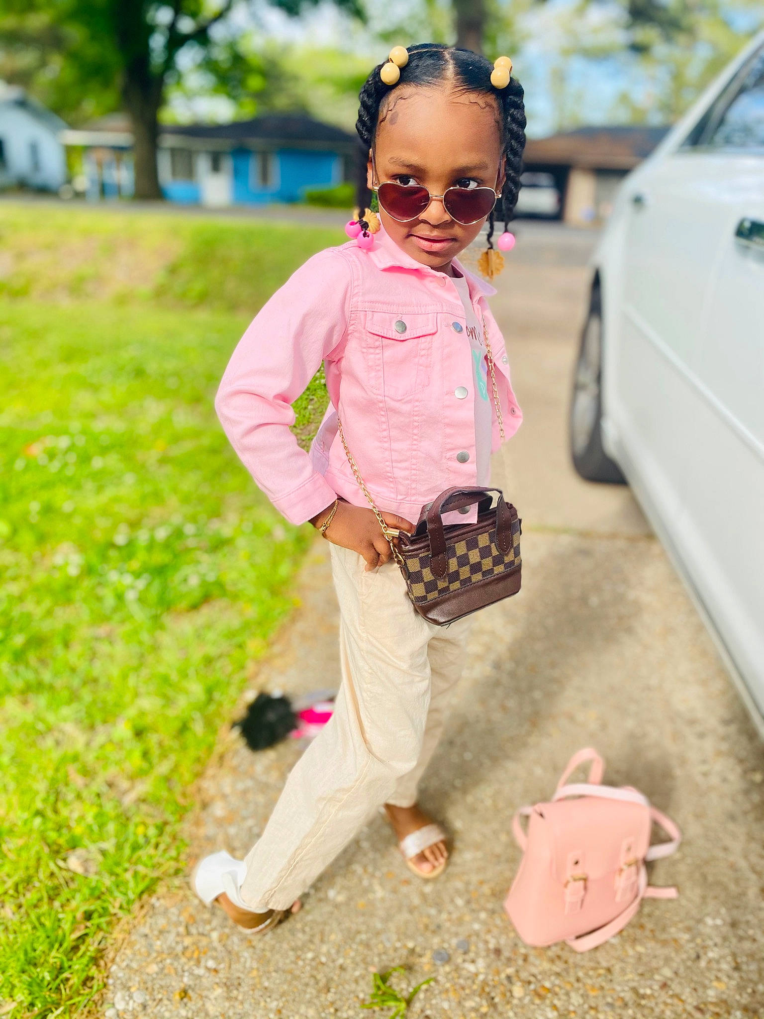 Londyn is registered to the contest to win money with this photo: automotive_lighting, baby_toddler_clothing, bag, car, child, eyewear, goggles, grass, happy, luggage_and_bags, person, pink, plant, shoe, sleeve, summer, sunglasses, textile, toddler, vehicle_door