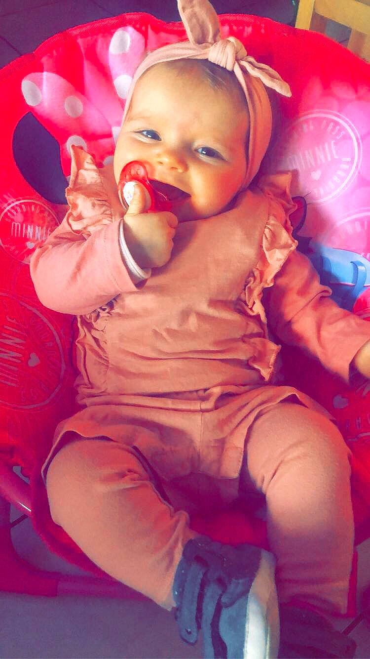 Layanna a rejoint le concours — aidez-le/la à gagner de superbes lots ! baby, baby_toddler_clothing, cheek, child, finger, happy, lap, lip, magenta, mouth, muscle, nose, person, pink, red, skin, smile, thigh, thumb, toddler