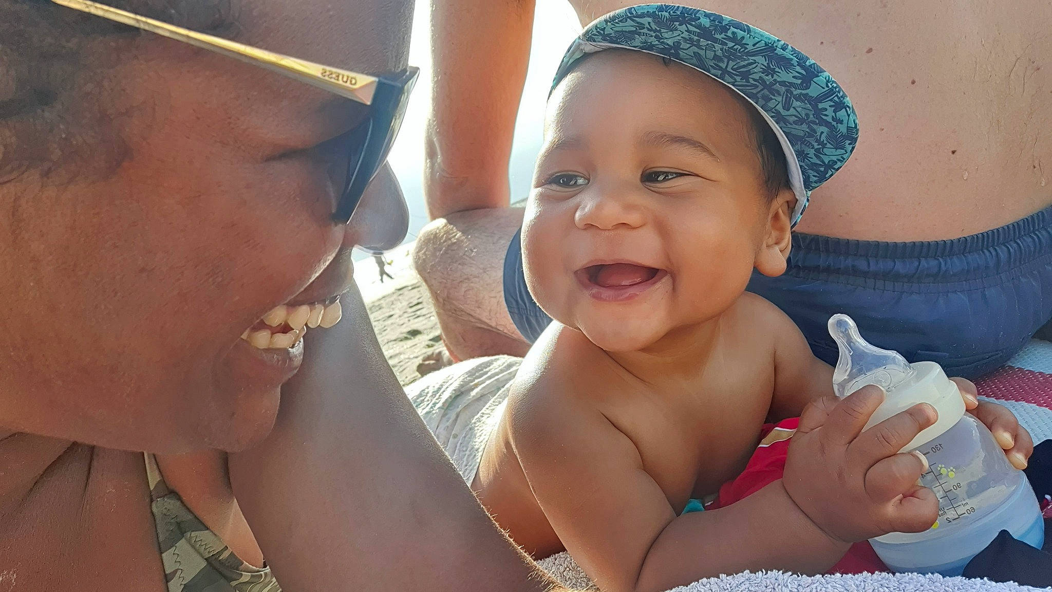 Eyden a rejoint le concours — aidez-le/la à gagner de superbes lots ! baby, cap, chin, face, facial_expression, finger, fun, gesture, happy, headgear, headwear, human, leisure, lip, mouth, nose, organ, person, skin, smile