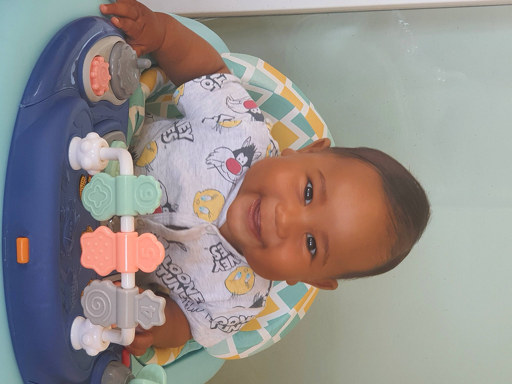 Eyden participe au concours pour gagner de l'argent avec cette photo : baby, baby_products, baby_toddler_clothing, baby_toys, cheek, child, circle, fun, hairstyle, happy, headgear, joy, person, play, room, smile, toddler, wood