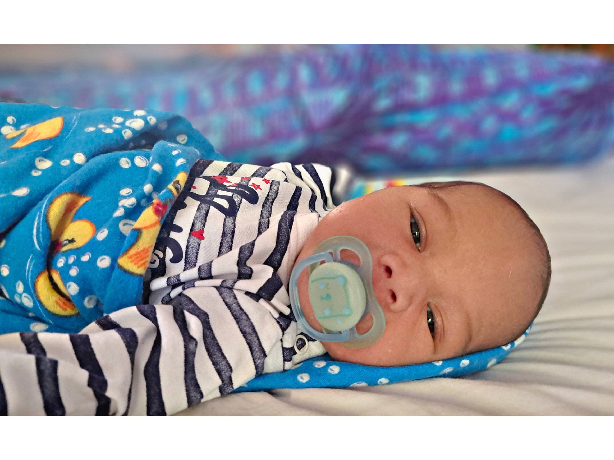 Taimoe a rejoint le concours — aidez-le/la à gagner de superbes lots ! baby, baby_products, baby_safety, baby_sleeping, baby_toddler_clothing, cheek, child, comfort, electric_blue, happy, head, headgear, linens, pattern, person, portrait_photography, sitting, sleep, sleeve, textile