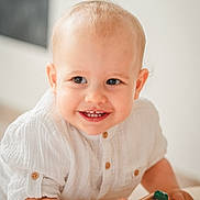 Nelyo a rejoint le concours — aidez-le/la à gagner de superbes lots ! toddler, child, smiling, toy, table, drawing, white_shirt, short_hair, indoor, happy, face, skin, hand, wooden_toy, scribbles, cute, baby, play, infant, portrait