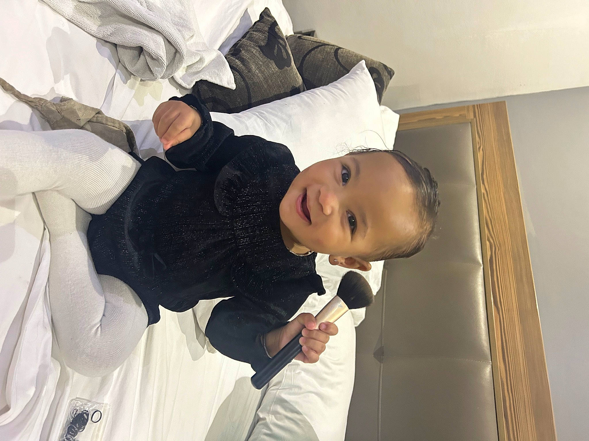 Djenayah participe au concours pour gagner de l'argent avec cette photo : baby, baby_products, baby_toddler_clothing, child, comfort, event, formal_wear, gesture, happy, joy, person, room, sleeve, smile, toddler, uniform