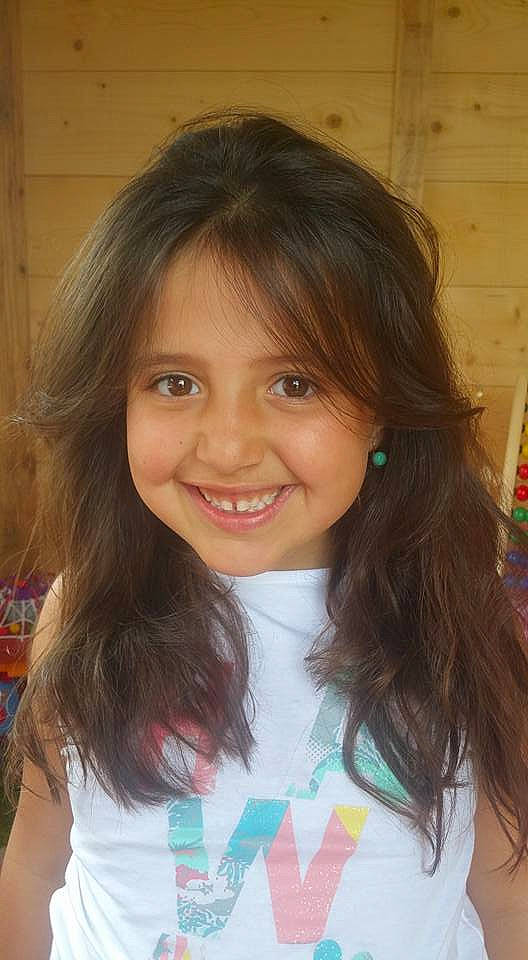 Azra participe au concours pour gagner de l'argent avec cette photo : bangs, black_hair, brown_hair, cheek, child, child_model, eye, face, fun, girl, hair, hair_coloring, hairstyle, head, human_hair_color, iris, joy, long_hair, person, skin