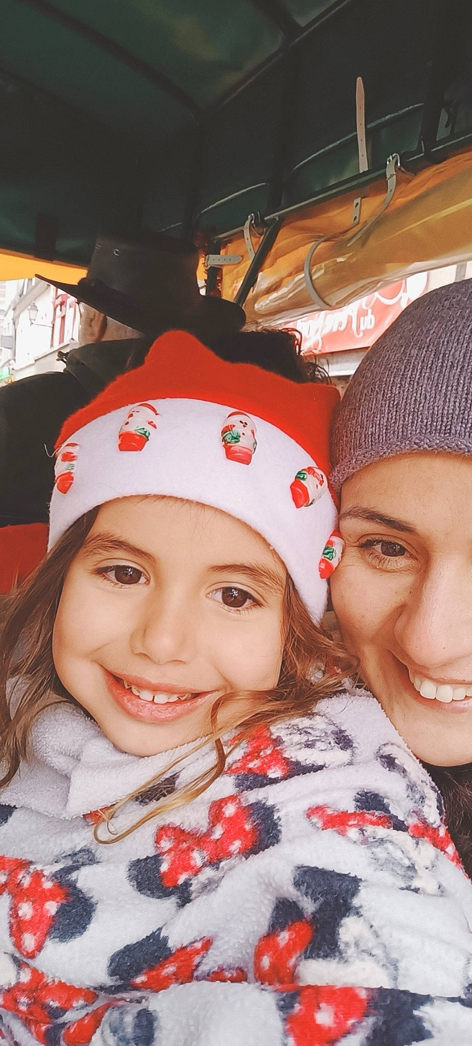 Zara participe au concours pour gagner de l'argent avec cette photo : cap, cheek, chin, cool, eyebrow, face, facial_expression, fun, happy, headgear, headwear, human, joy, leisure, lip, mouth, nose, person, product, skin