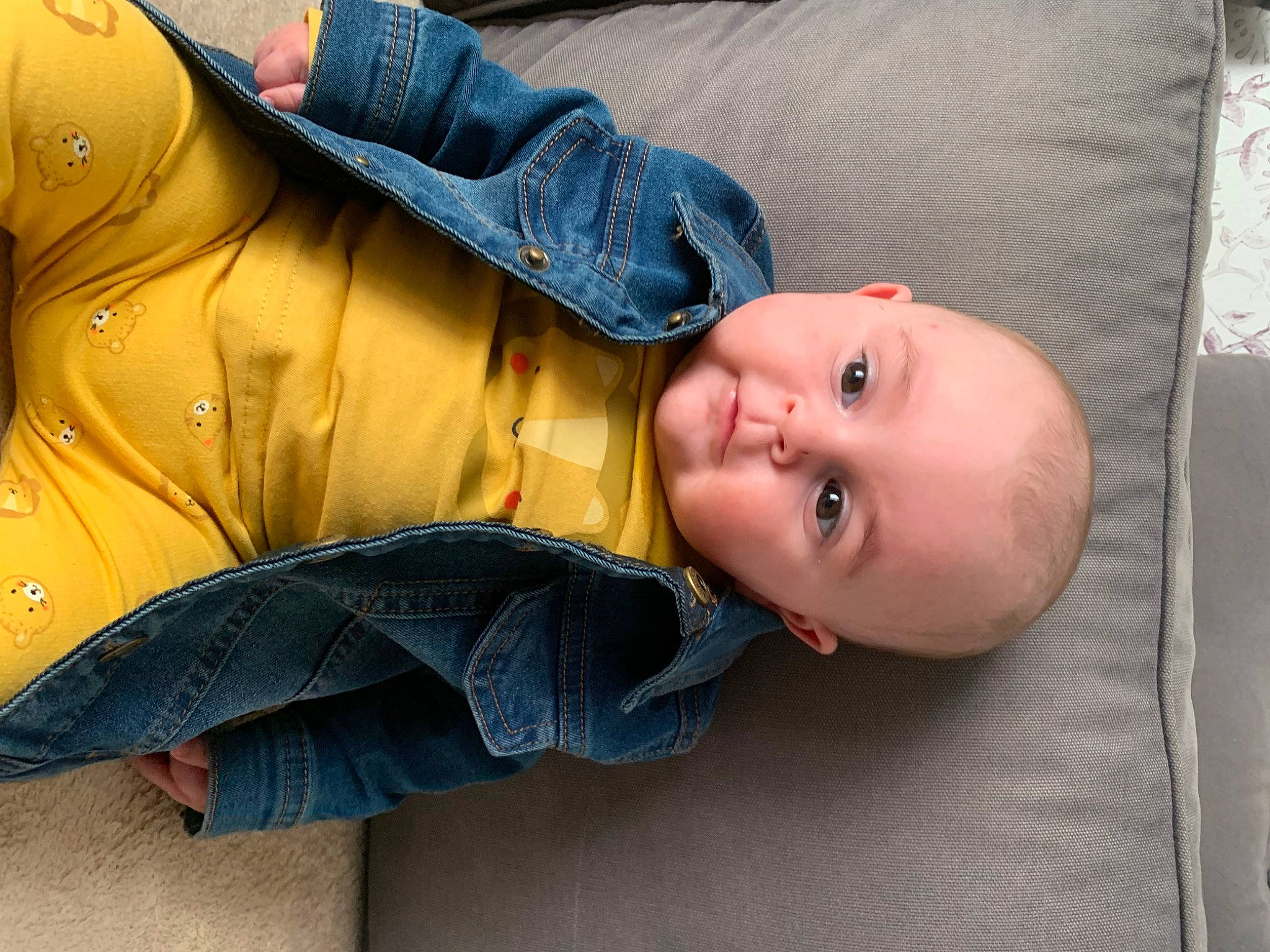 Assia participe au concours pour gagner de l'argent avec cette photo : baby, baby_products, baby_toddler_clothing, cheek, child, chin, comfort, denim, electric_blue, eye, gesture, head, human_body, iris, lip, mouth, nose, person, skin, sleeve